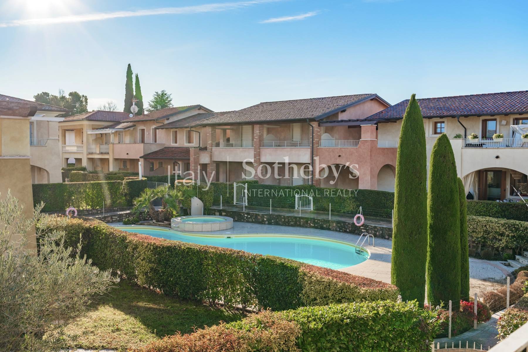  Detached home within a residential complex with swimming pool - 物件實景
