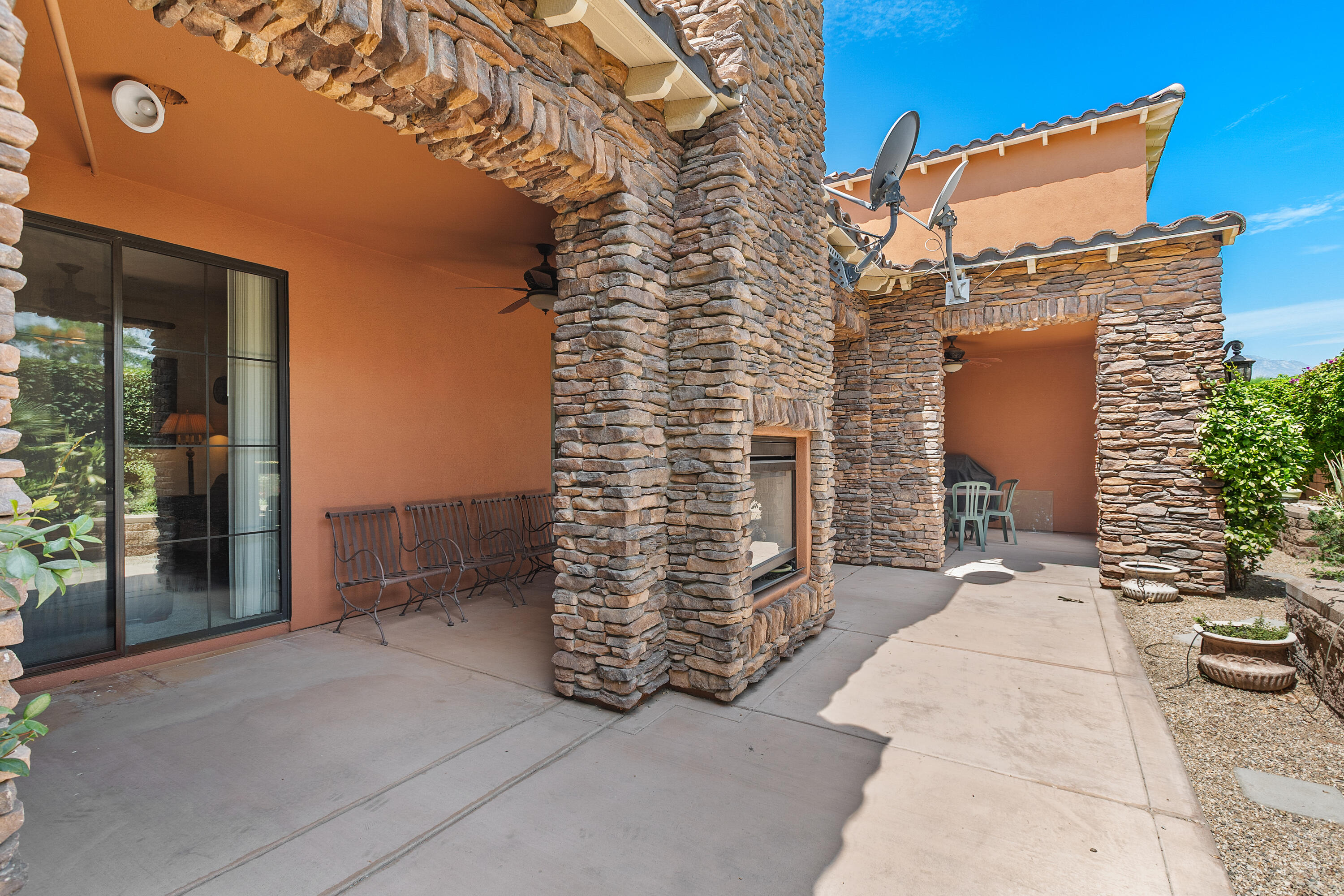 Palm Desert, California, 92260, United States, 2 Bedrooms Bedrooms, ,2 BathroomsBathrooms,Residential,For Sale,1891148