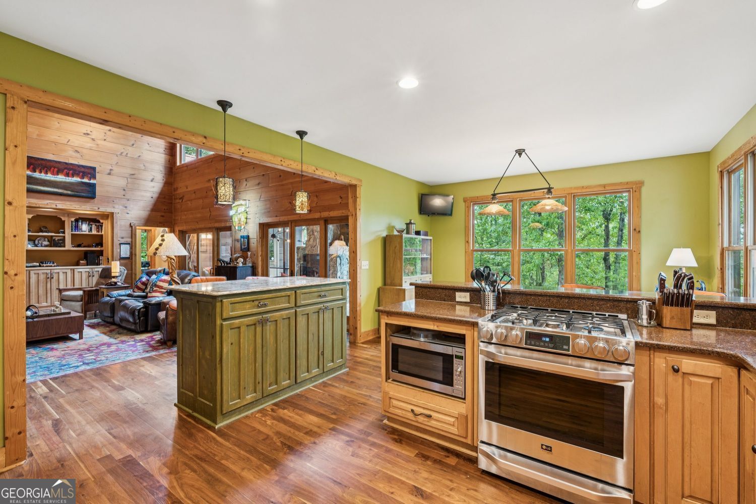 Ellijay, Georgia, 30540, United States, 3 Bedrooms Bedrooms, ,4 BathroomsBathrooms,Residential,For Sale,1952403