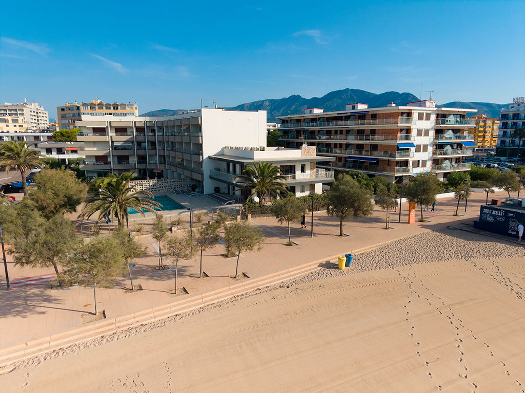  Exclusive beachfront building with tourist rental licenses - 物件實景