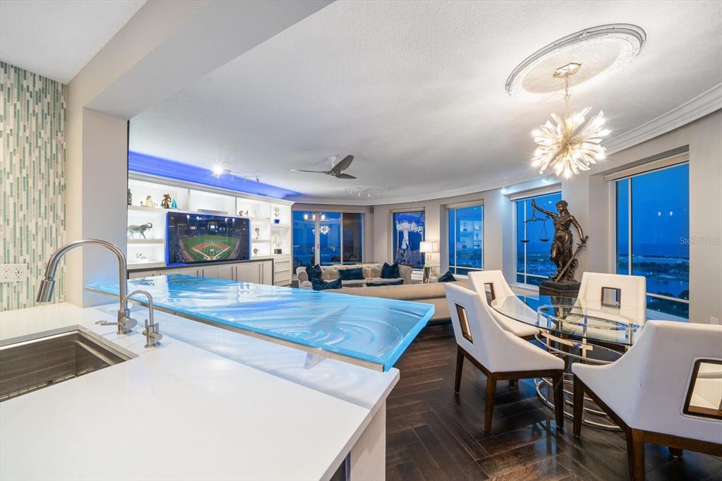 100 Beach Drive NE Unit 1900, St Petersburg, Florida, 33701, United States, 4 Bedrooms Bedrooms, ,6 BathroomsBathrooms,Residential,For Sale,100 Beach Drive NE Unit 1900,1618672