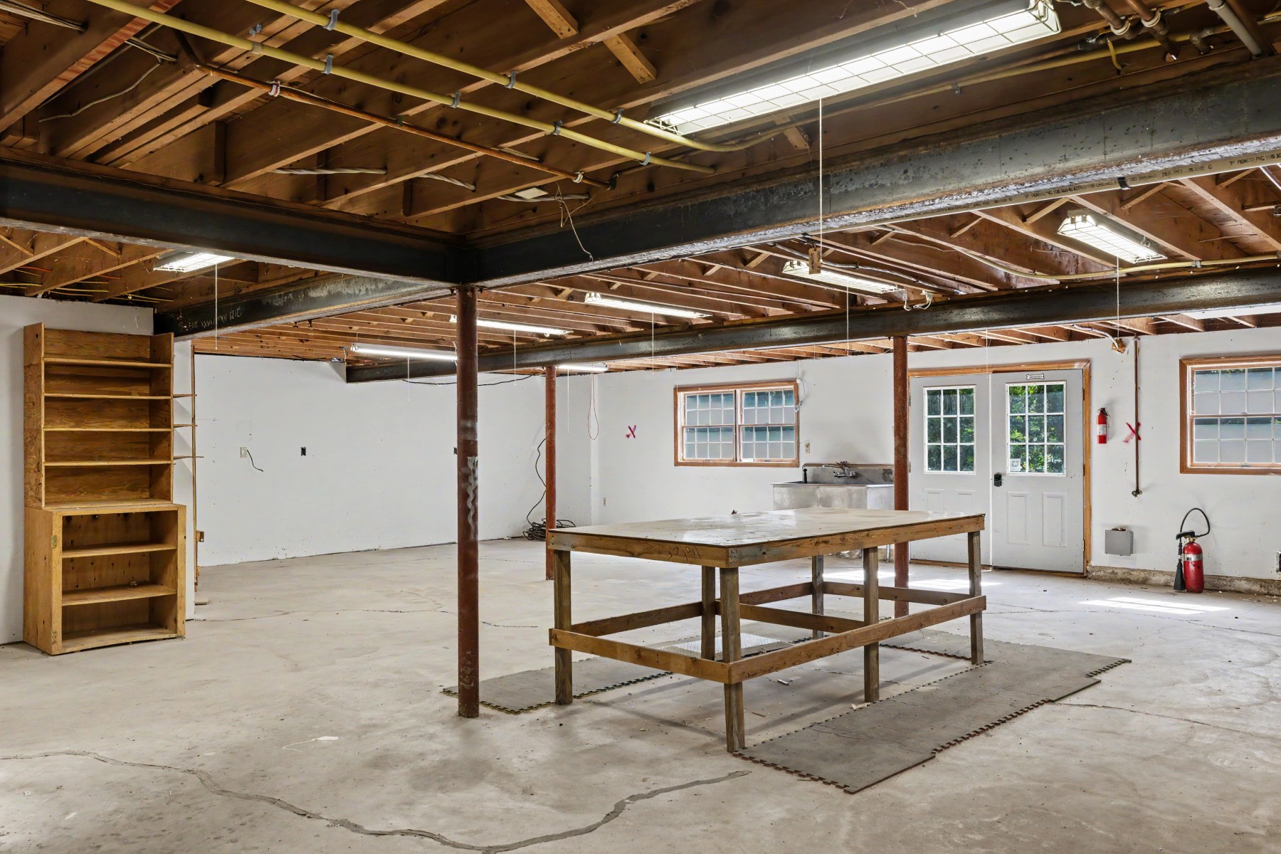  Thoughtfully Improved Ranch Home Tucked Away on 6.3 Private Acres - 物件實景