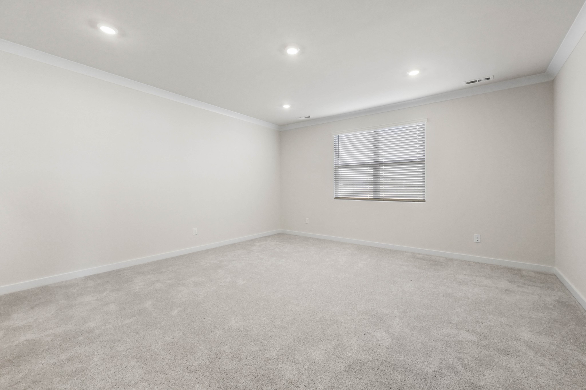 Clarksville, Tennessee, 37043, United States, 5 Bedrooms Bedrooms, ,5 BathroomsBathrooms,Residential,For Sale,1976524