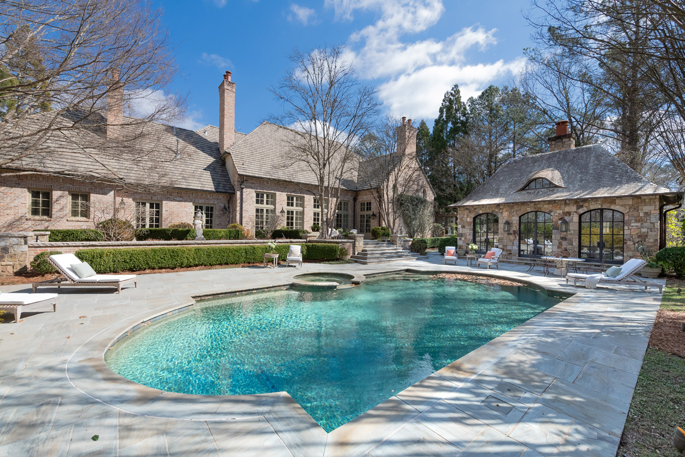  Magnificent Buckhead Home on 2.2+/- Acres with Pool and Pool House - 物件實景