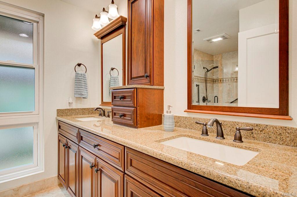 Laguna Woods, California, 92637, United States, 2 Bedrooms Bedrooms, ,Residential,For Sale,2005707