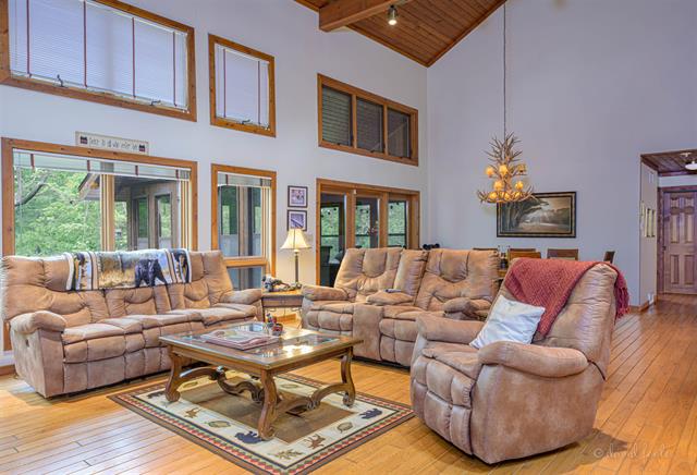 Galena, Illinois, 61036, United States, 4 Bedrooms Bedrooms, ,5 BathroomsBathrooms,Residential,For Sale,1840378