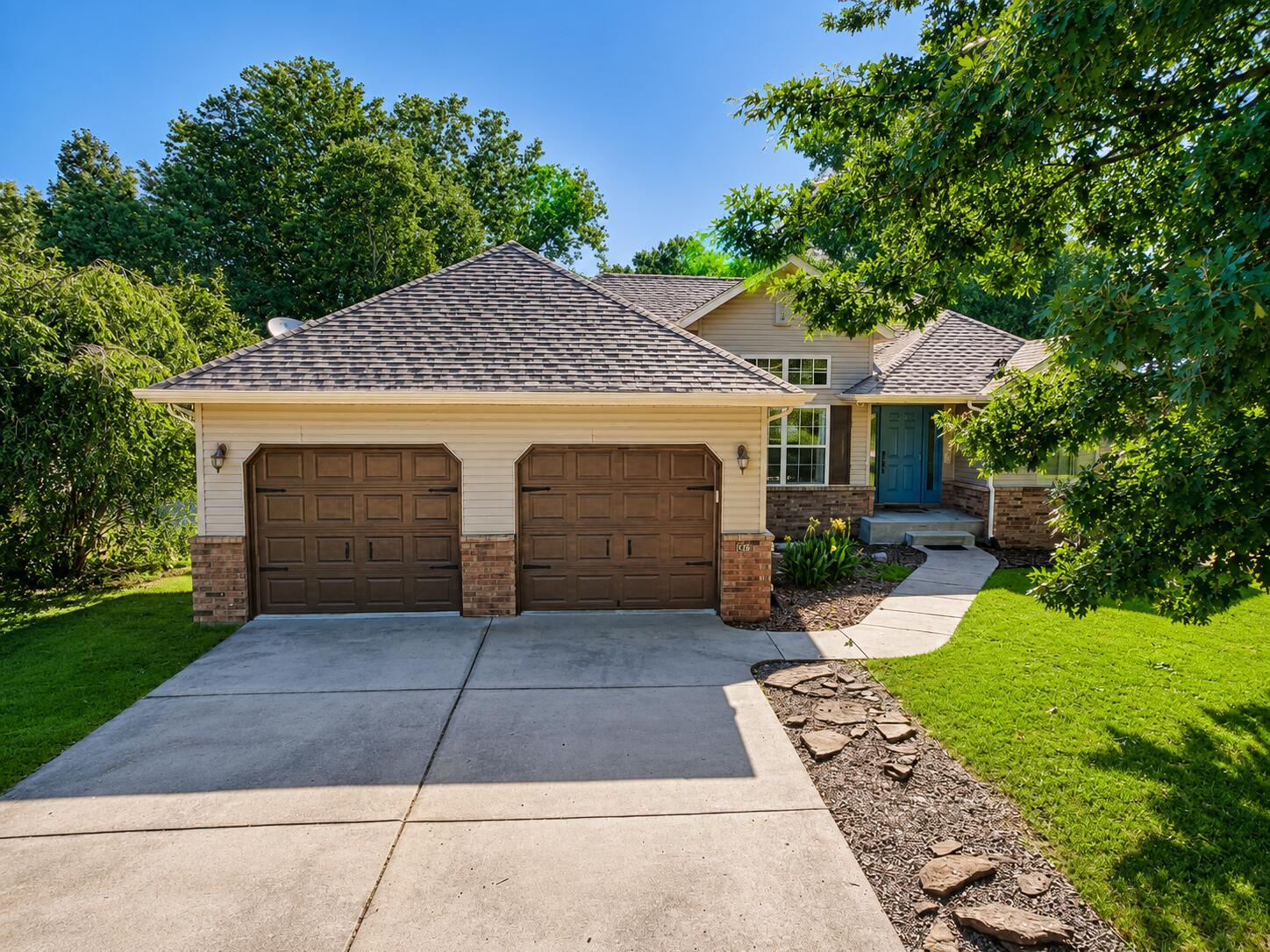 Julie Dr, Republic, MO 65738