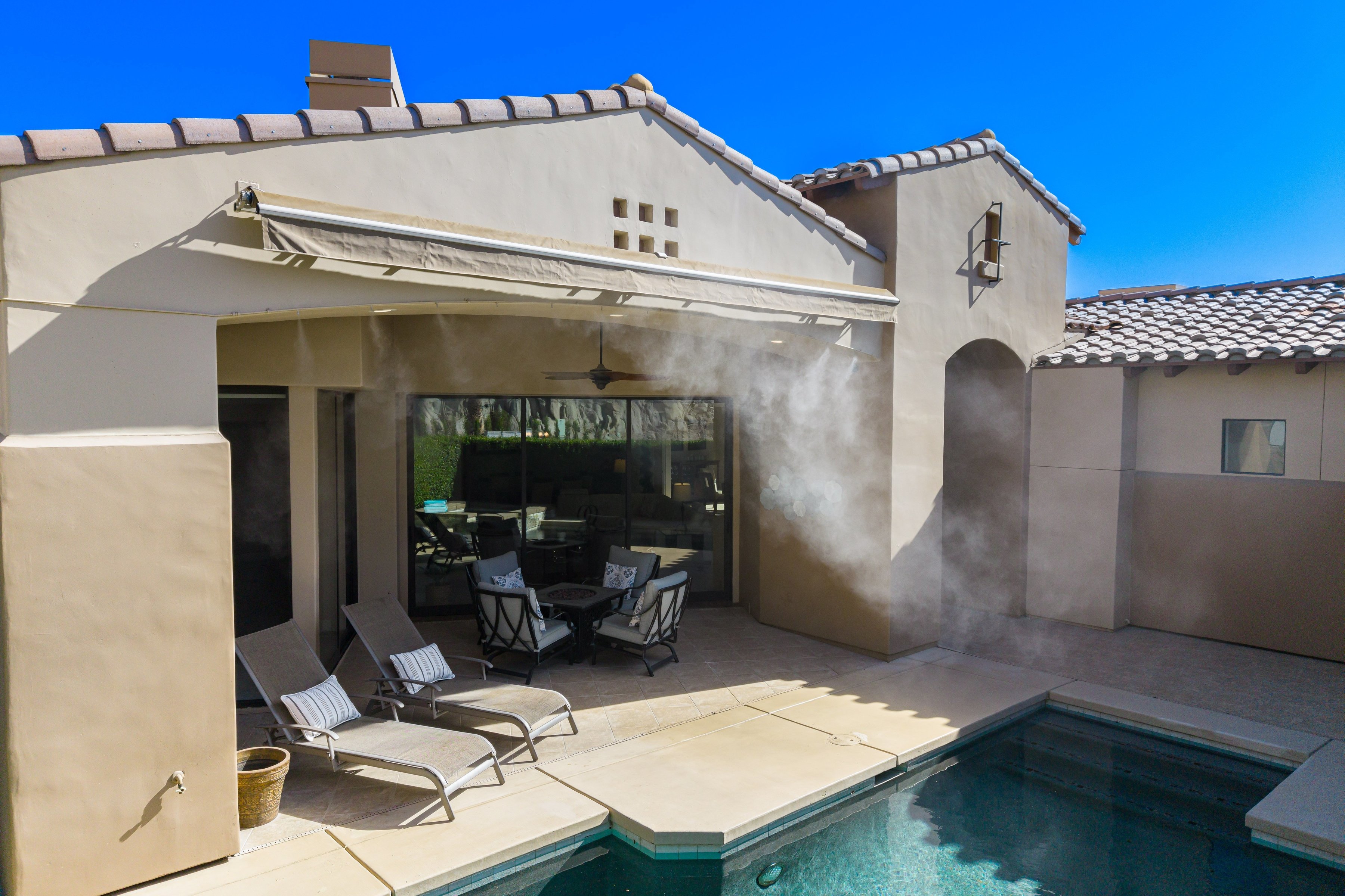  South Facing Gated La Quinta Pool Home - 物件實景