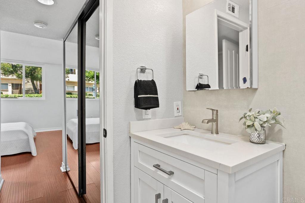 San Diego, California, 92122, United States, 1 Bedroom Bedrooms, ,1 BathroomBathrooms,Residential,For Sale,1987657