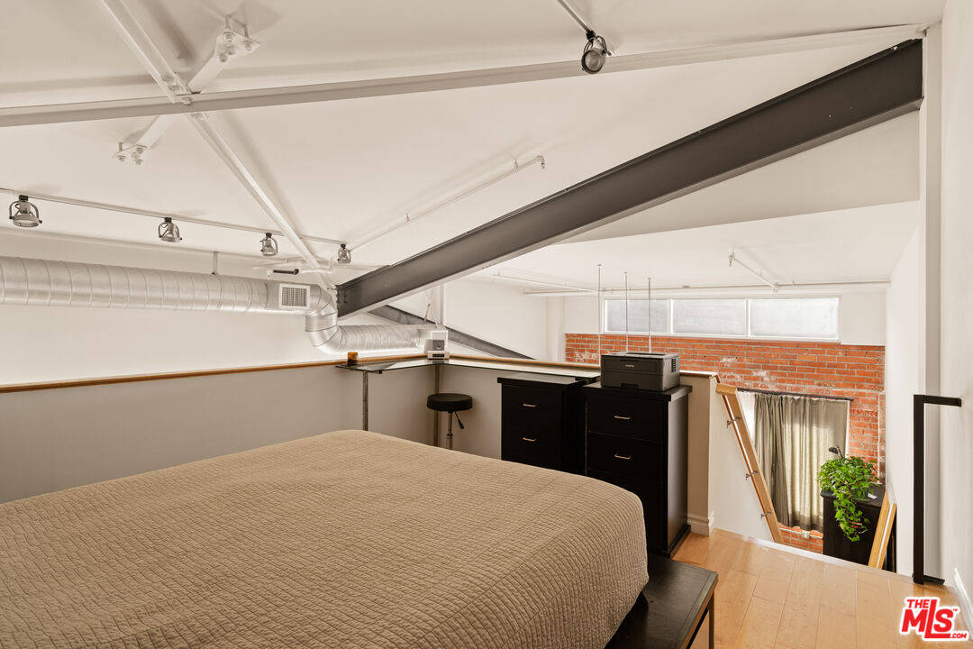 Los Angeles, California, 90012, United States, 1 Bedroom Bedrooms, ,1 BathroomBathrooms,Residential,For Sale,1827245