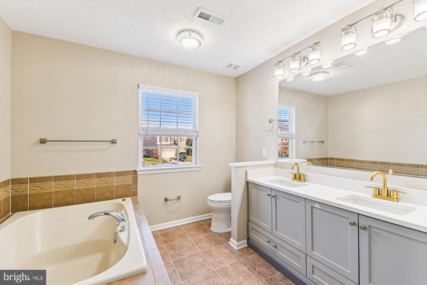 Aberdeen, Maryland, 21001, United States, 6 Bedrooms Bedrooms, ,4 BathroomsBathrooms,Residential,For Sale,1989015