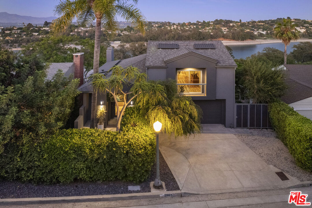 Los Angeles, California, 90039, United States, 3 Bedrooms Bedrooms, ,4 BathroomsBathrooms,Residential,For Sale,1934382