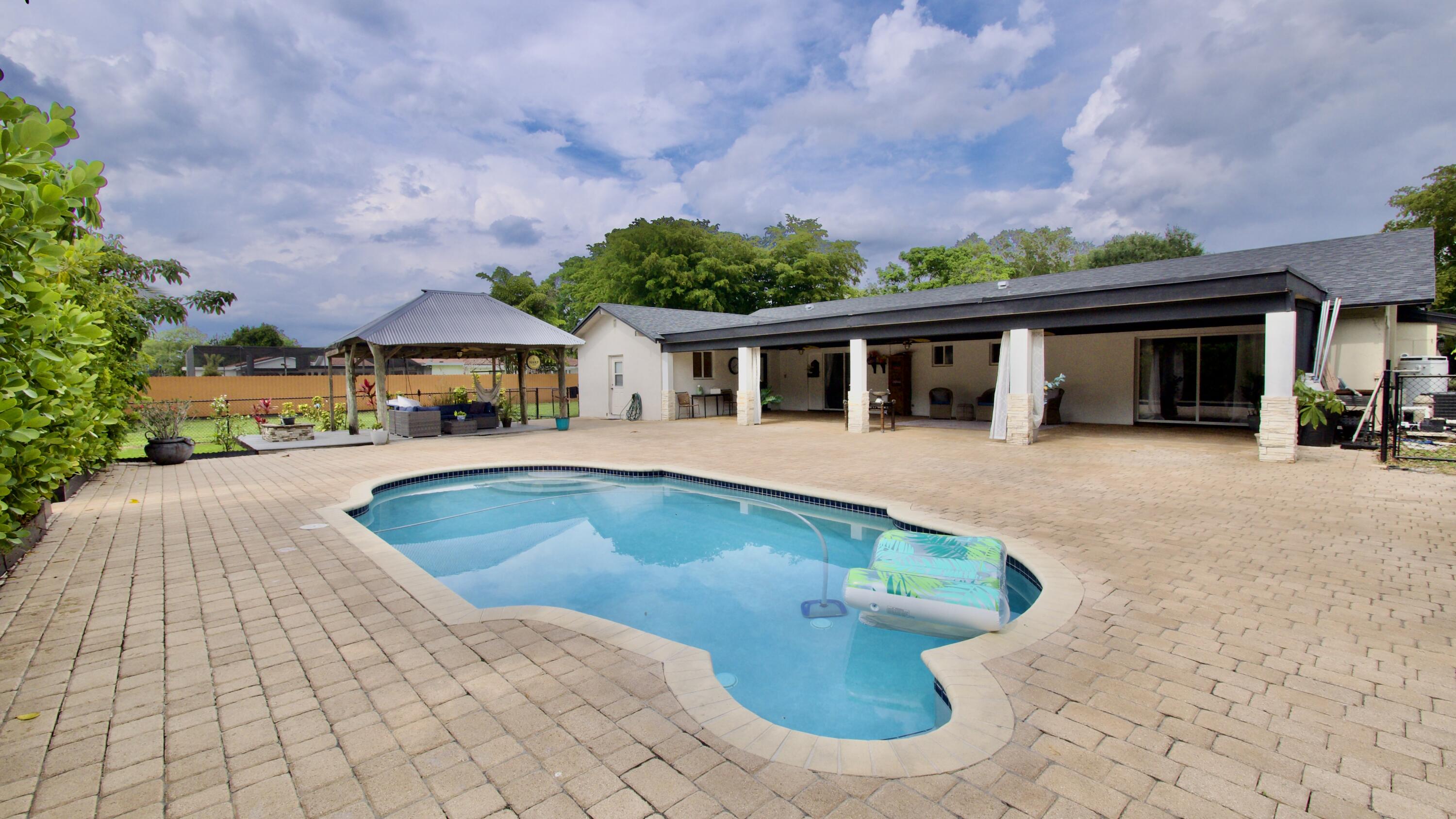 Davie, Florida, 33328, United States, 7 Bedrooms Bedrooms, ,5 BathroomsBathrooms,Residential,For Sale,2039860