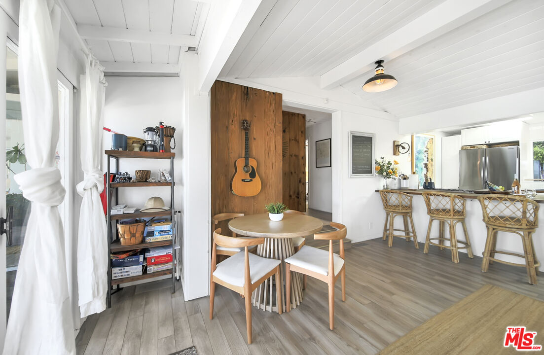 Malibu, California, 90265, United States, 3 Bedrooms Bedrooms, ,2 BathroomsBathrooms,Residential,For Sale,1992051