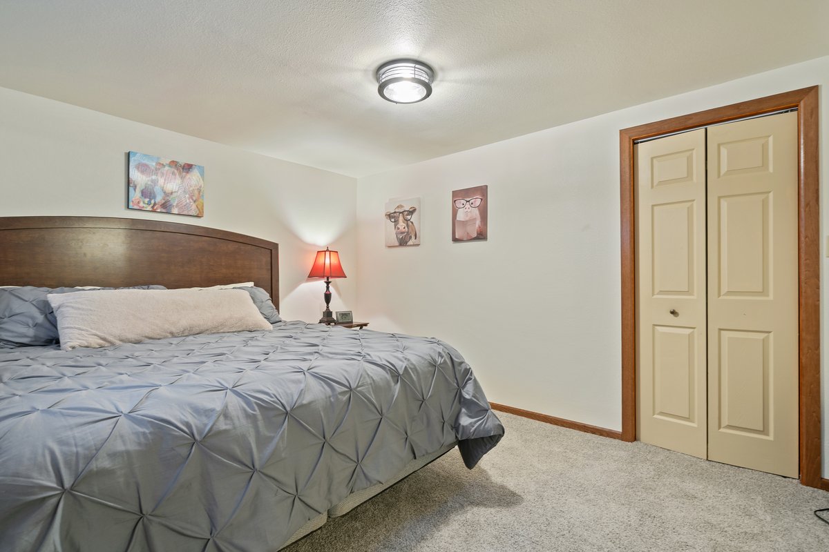 Cheyenne, Wyoming, 82009, United States, 5 Bedrooms Bedrooms, ,3 BathroomsBathrooms,Residential,For Sale,2006392