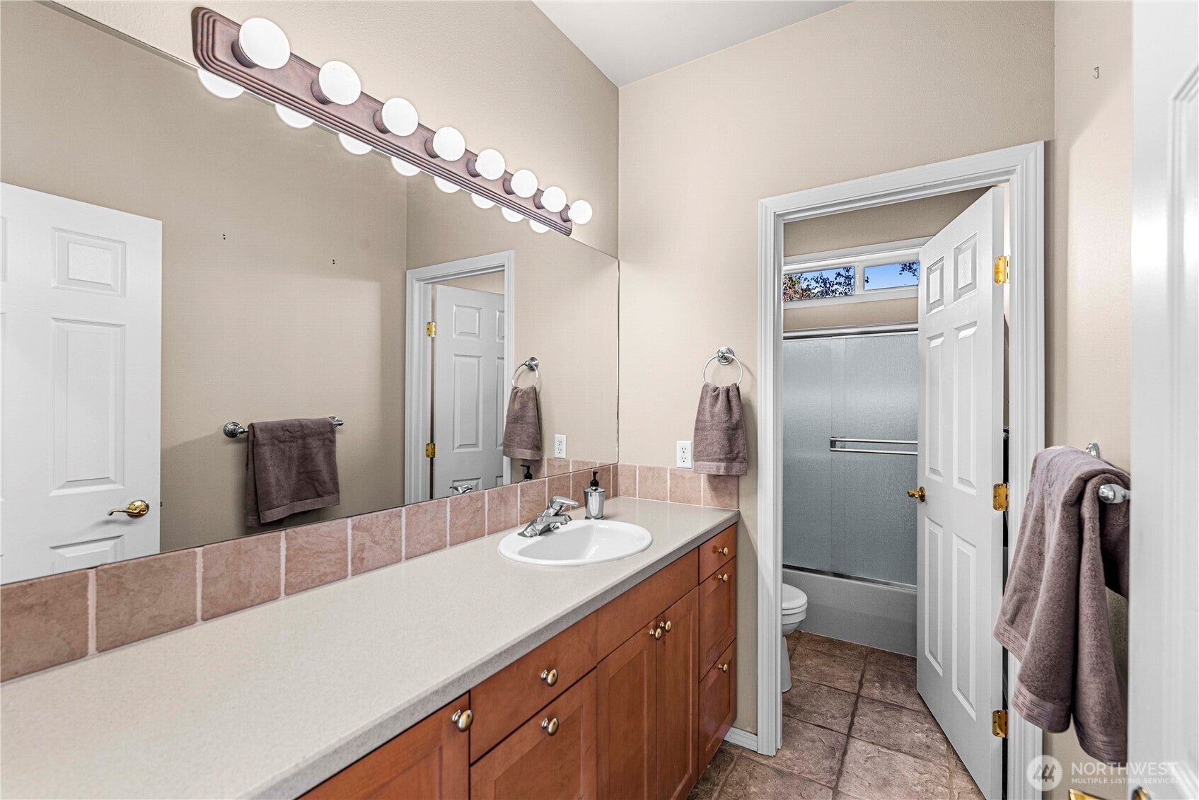 East Wenatchee, Washington, 98802, United States, 4 Bedrooms Bedrooms, ,3 BathroomsBathrooms,Residential,For Sale,1818465
