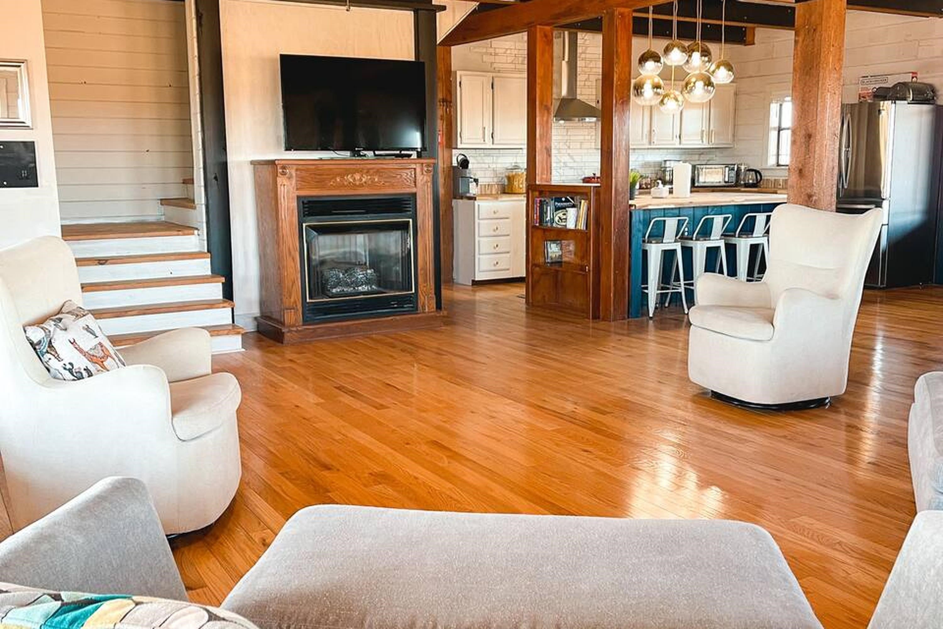 Mountain View, Arkansas, 72560, United States, 4 Bedrooms Bedrooms, ,2 BathroomsBathrooms,Residential,For Sale,1988851