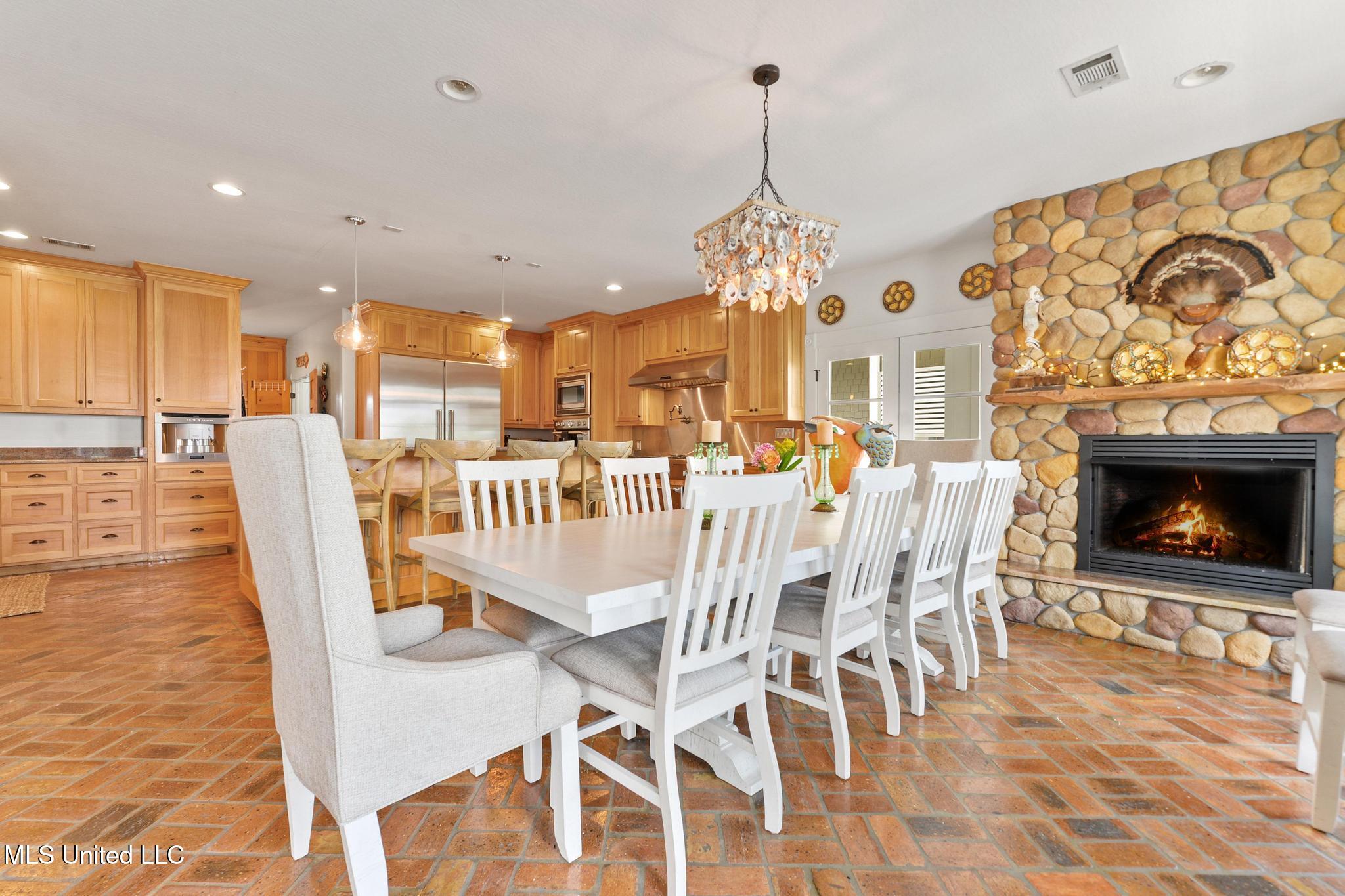 Pass Christian, Mississippi, 39571, United States, 5 Bedrooms Bedrooms, ,7 BathroomsBathrooms,Residential,For Sale,1989157