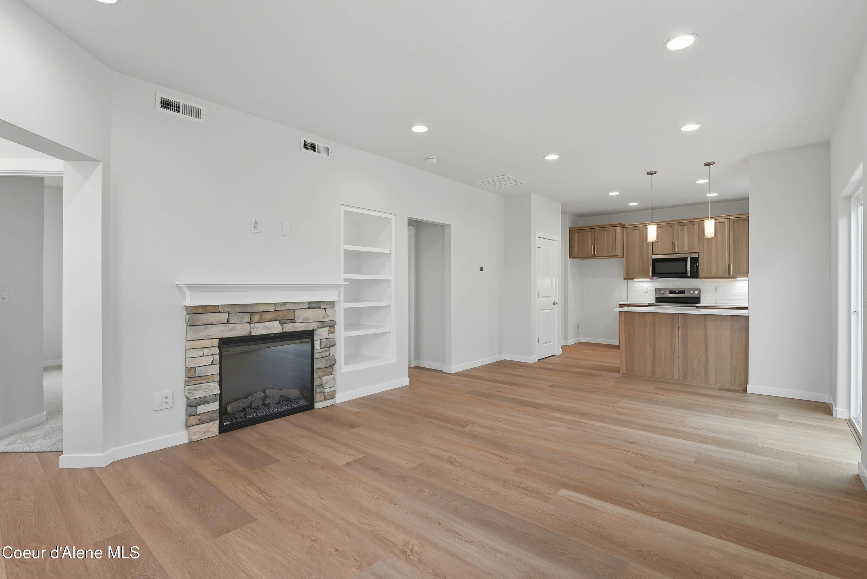 Coeur D'alene, Idaho, 83815, United States, 3 Bedrooms Bedrooms, ,Residential,For Sale,1957513