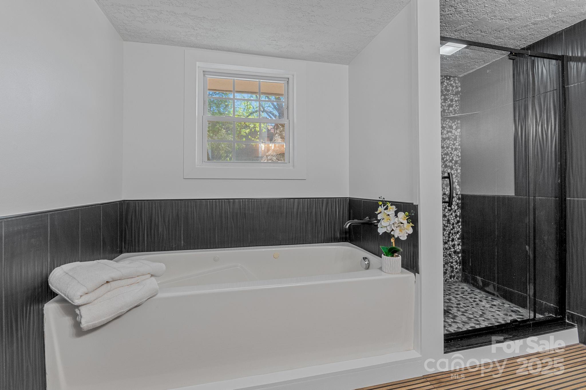 Asheville, North Carolina, 28806, United States, 4 Bedrooms Bedrooms, ,3 BathroomsBathrooms,Residential,For Sale,1770917
