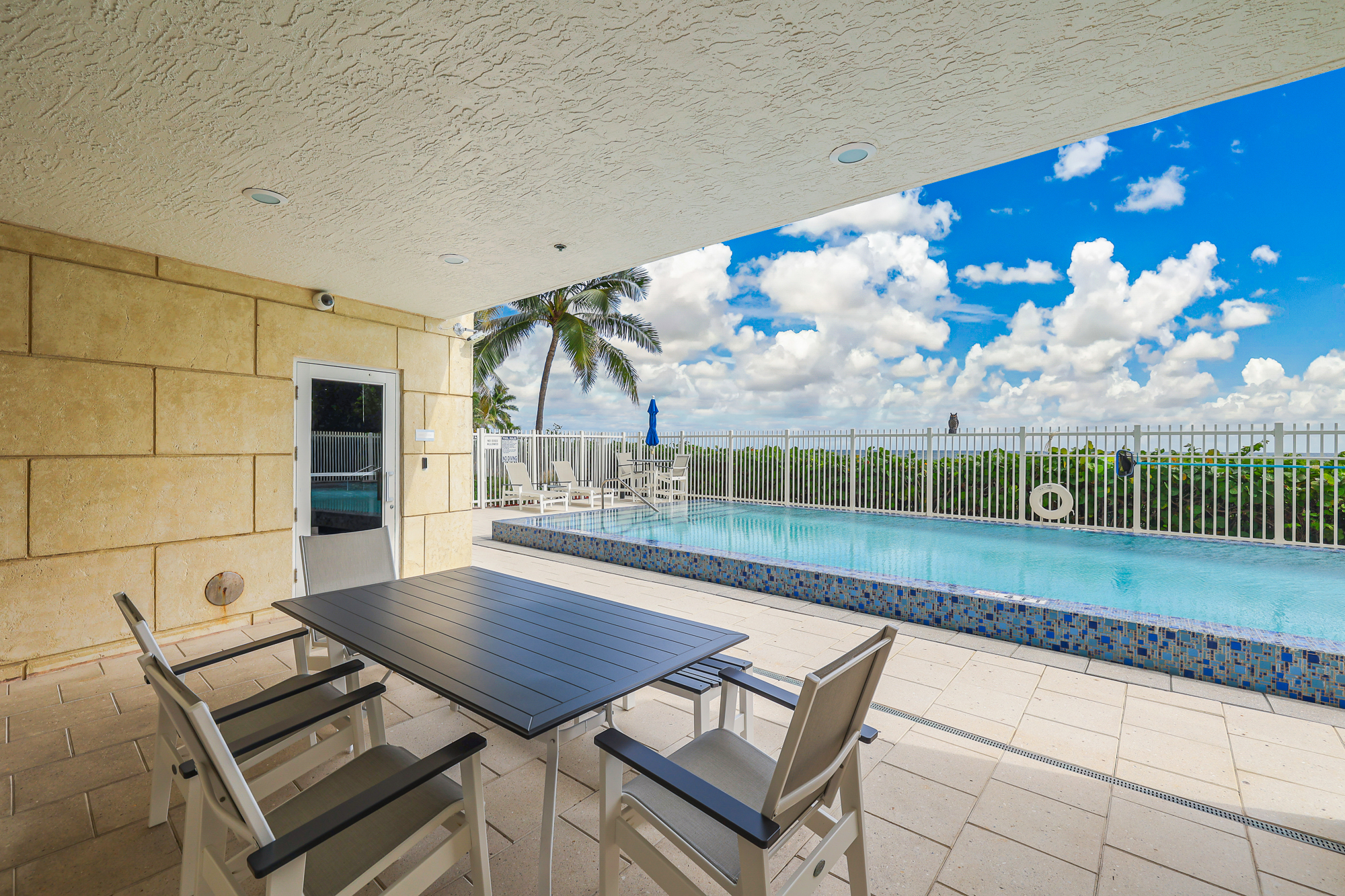  704 N Ocean Blvd, Pompano Beach, FL, 33062 - 物件實景