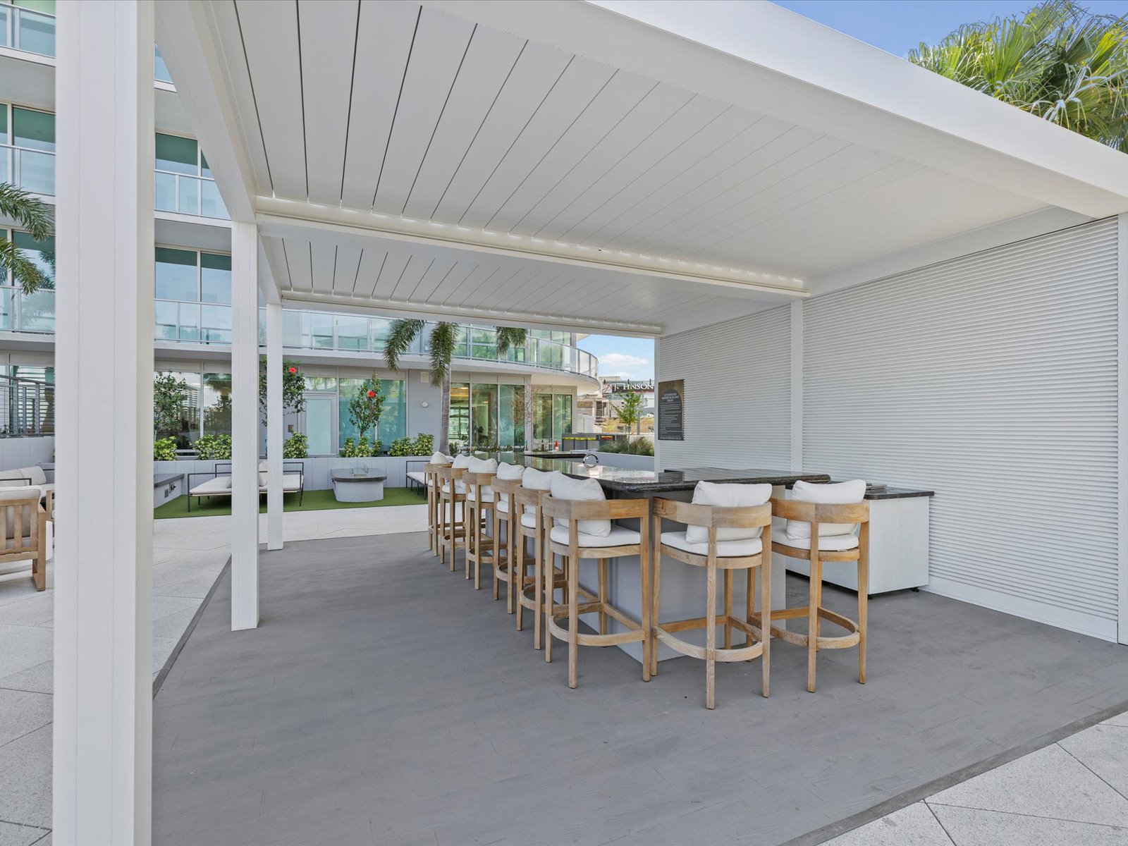 ST Petersburg, Florida, 33701, United States, 2 Bedrooms Bedrooms, ,3 BathroomsBathrooms,Residential,For Sale,2049072