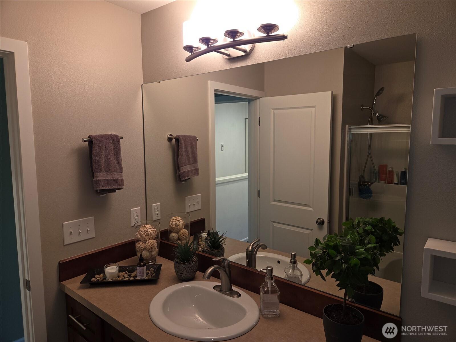 EVERETT, Washington, 98208, United States, 2 Bedrooms Bedrooms, ,3 BathroomsBathrooms,Residential,For Sale,1896693