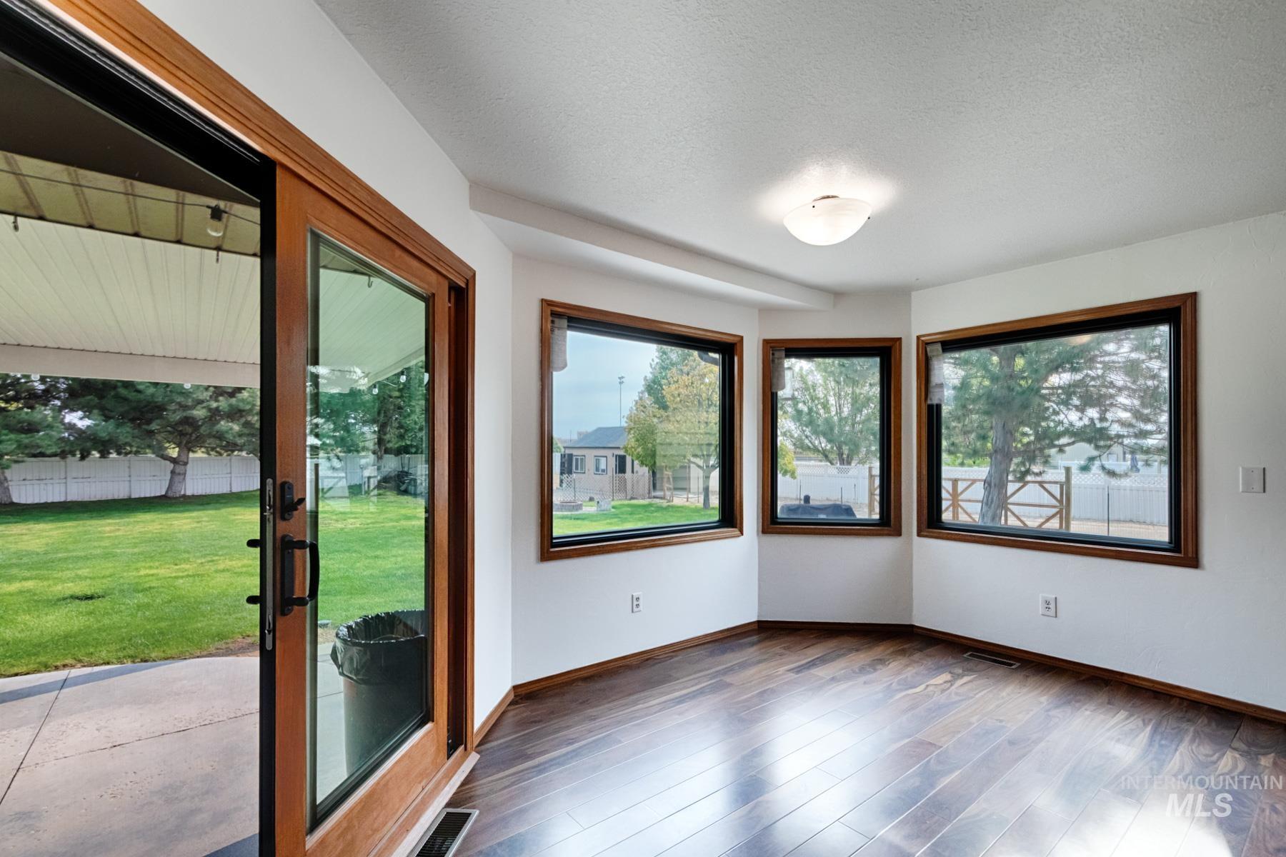 Kuna, Idaho, 83634, United States, 6 Bedrooms Bedrooms, ,4 BathroomsBathrooms,Residential,For Sale,1950984