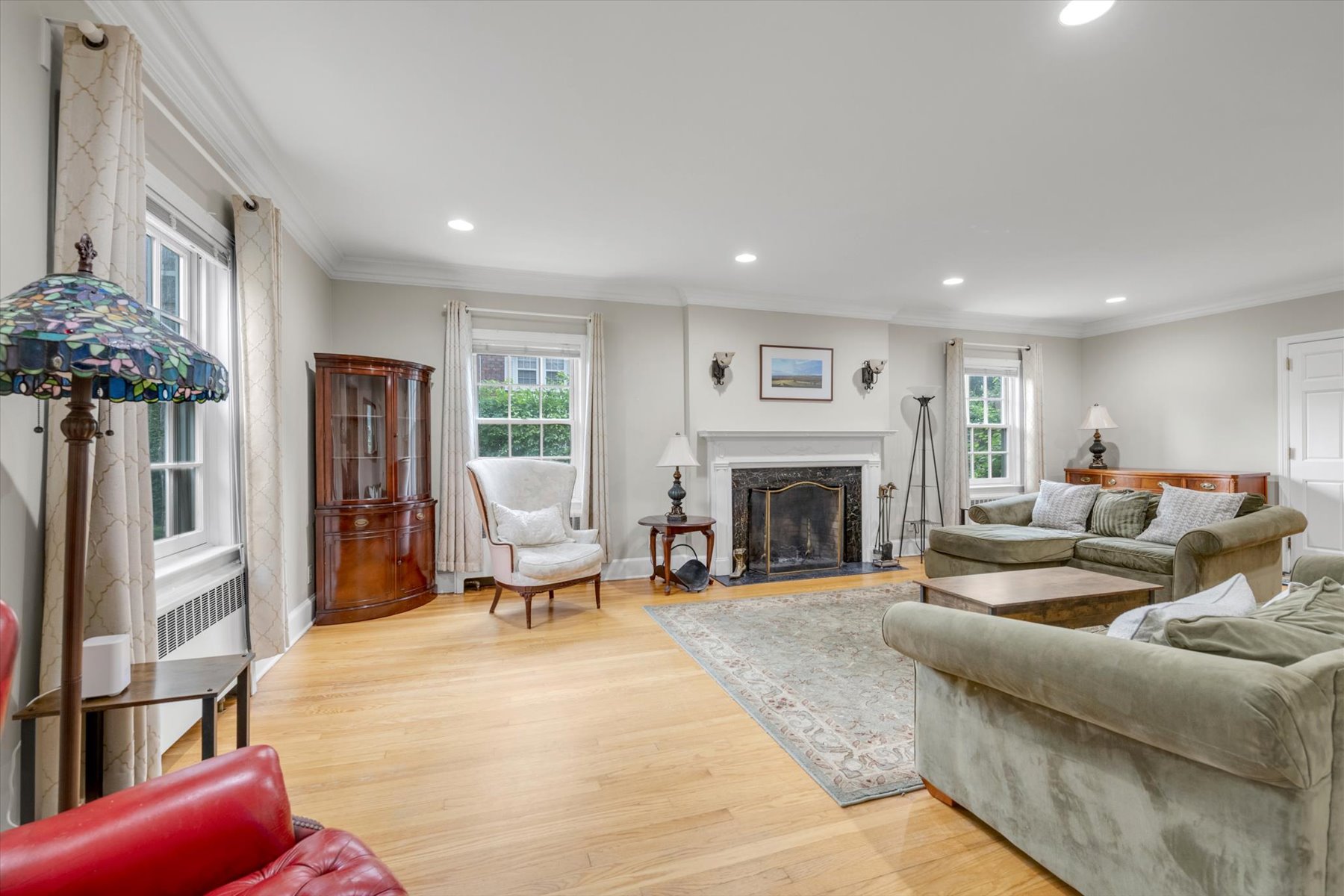 “DETACHED BRICK AND STONE HOME IN FOREST HILLS GARDENS? - 物件實景