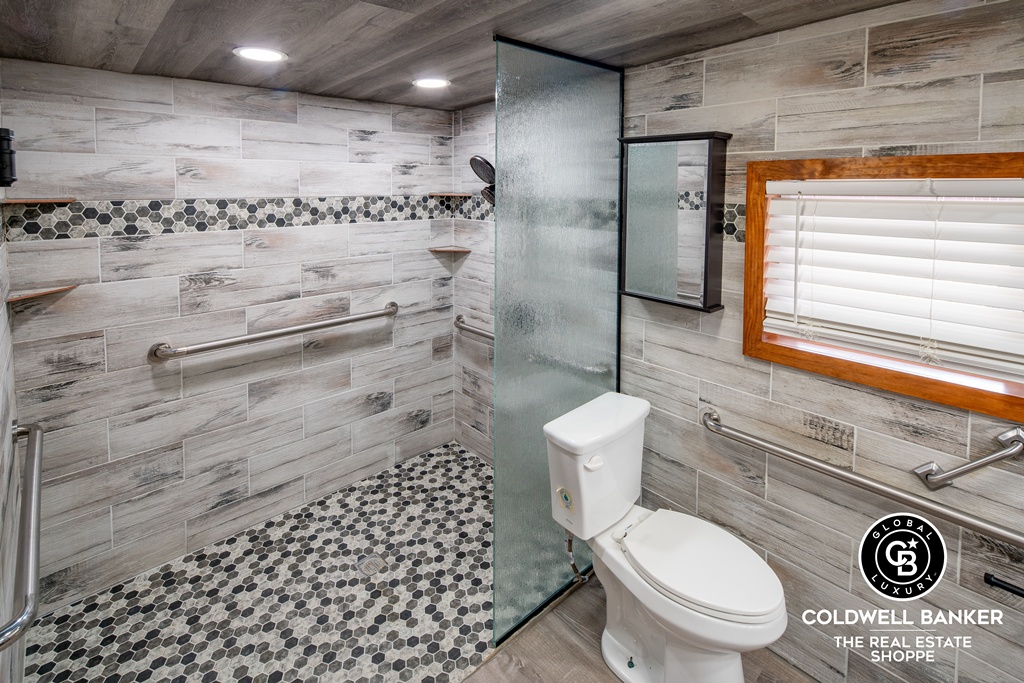 Garden City, Kansas, 67846, United States, 4 Bedrooms Bedrooms, ,Residential,For Sale,2003039