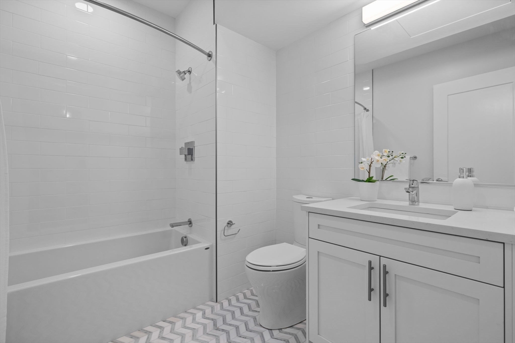 Boston, Massachusetts, 02128, United States, 2 Bedrooms Bedrooms, ,2 BathroomsBathrooms,Residential,For Sale,1973819