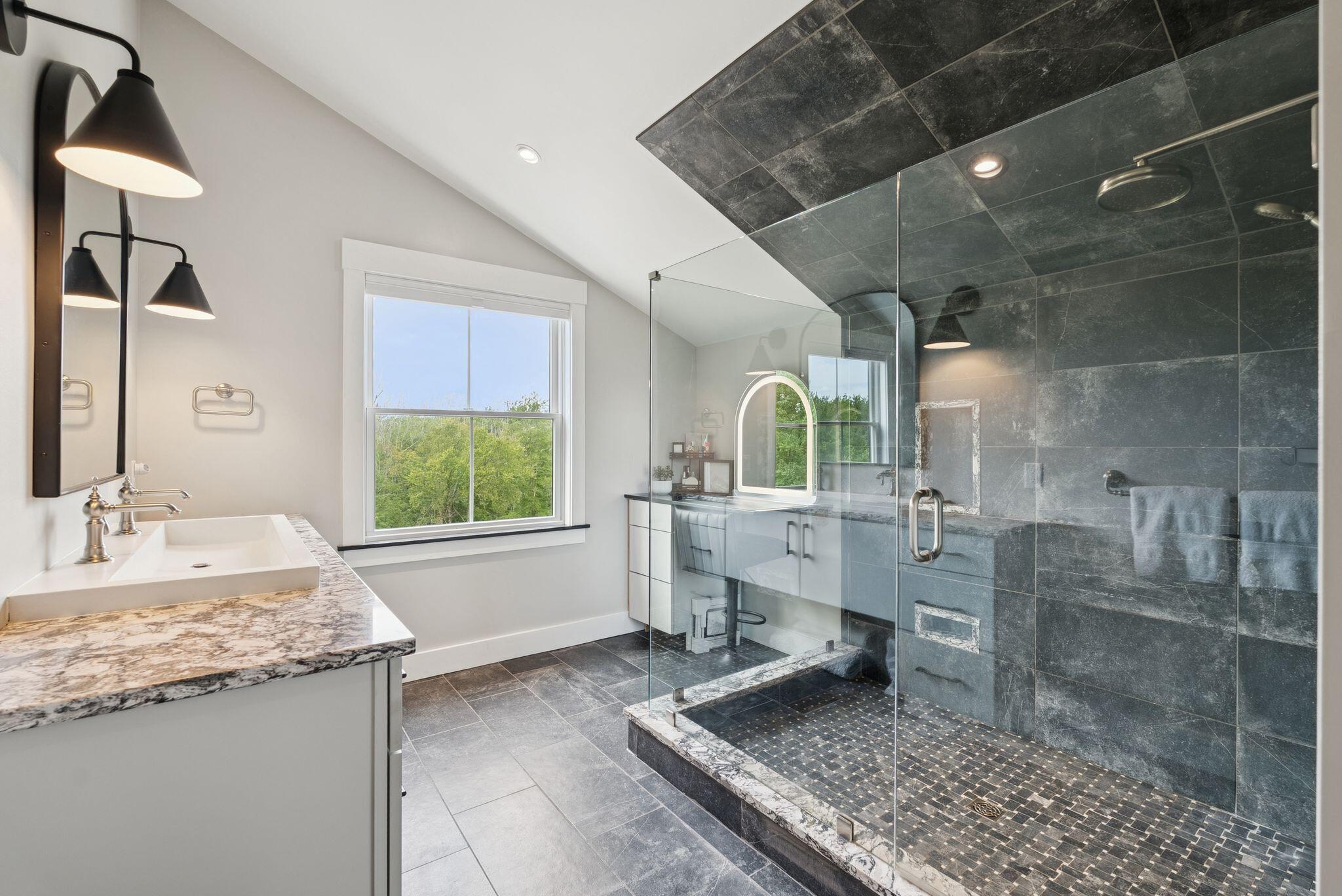 Falmouth, Maine, 04105, United States, 3 Bedrooms Bedrooms, ,4 BathroomsBathrooms,Residential,For Sale,1975511