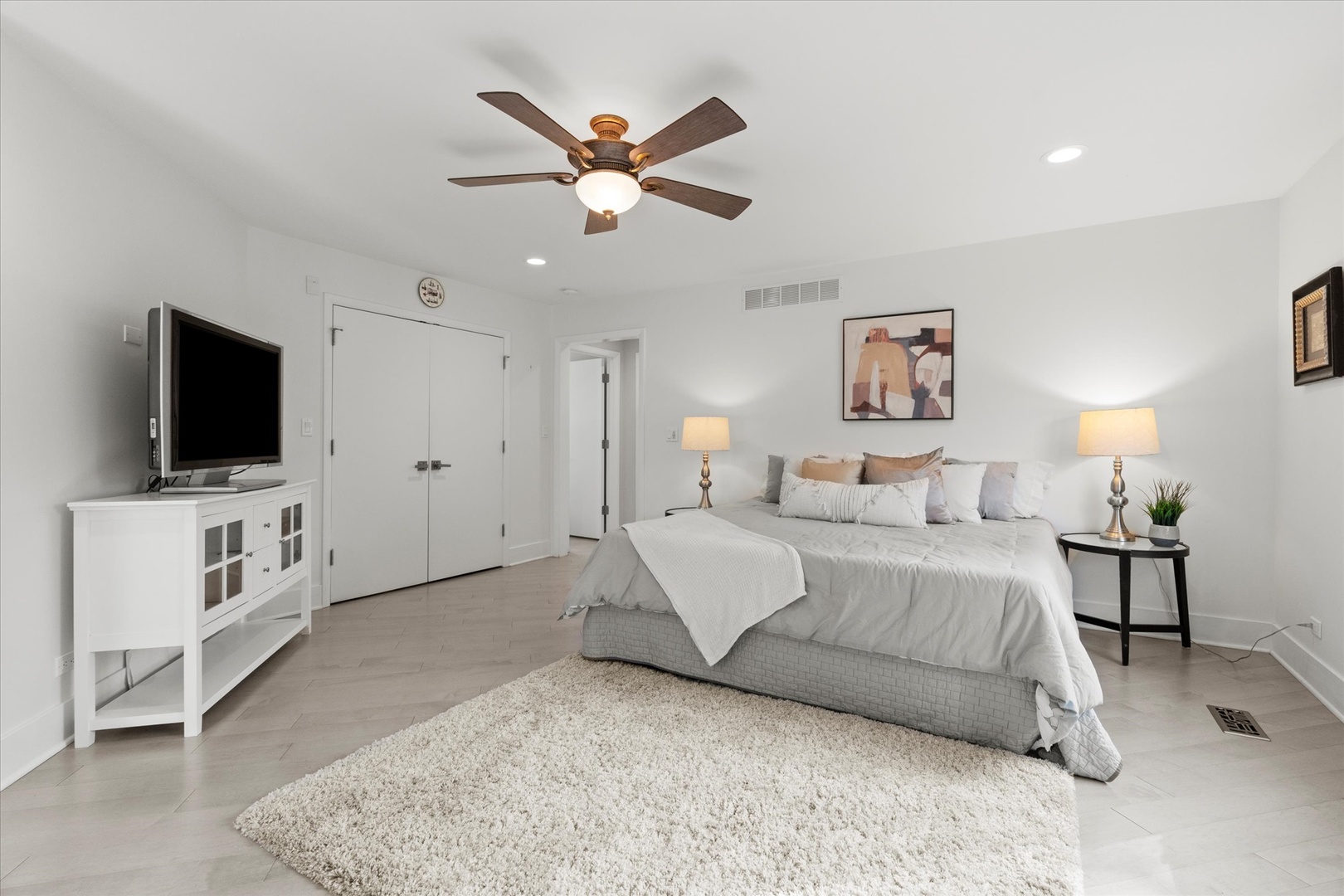 Oak Brook, Illinois, 60523, United States, 5 Bedrooms Bedrooms, ,6 BathroomsBathrooms,Residential,For Sale,1903537