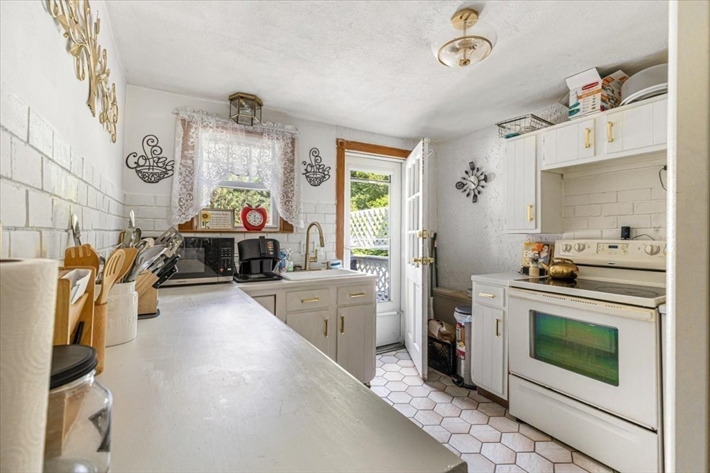 North Attleboro, Massachusetts, 02760, United States, 3 Bedrooms Bedrooms, ,Residential,For Sale,1872868