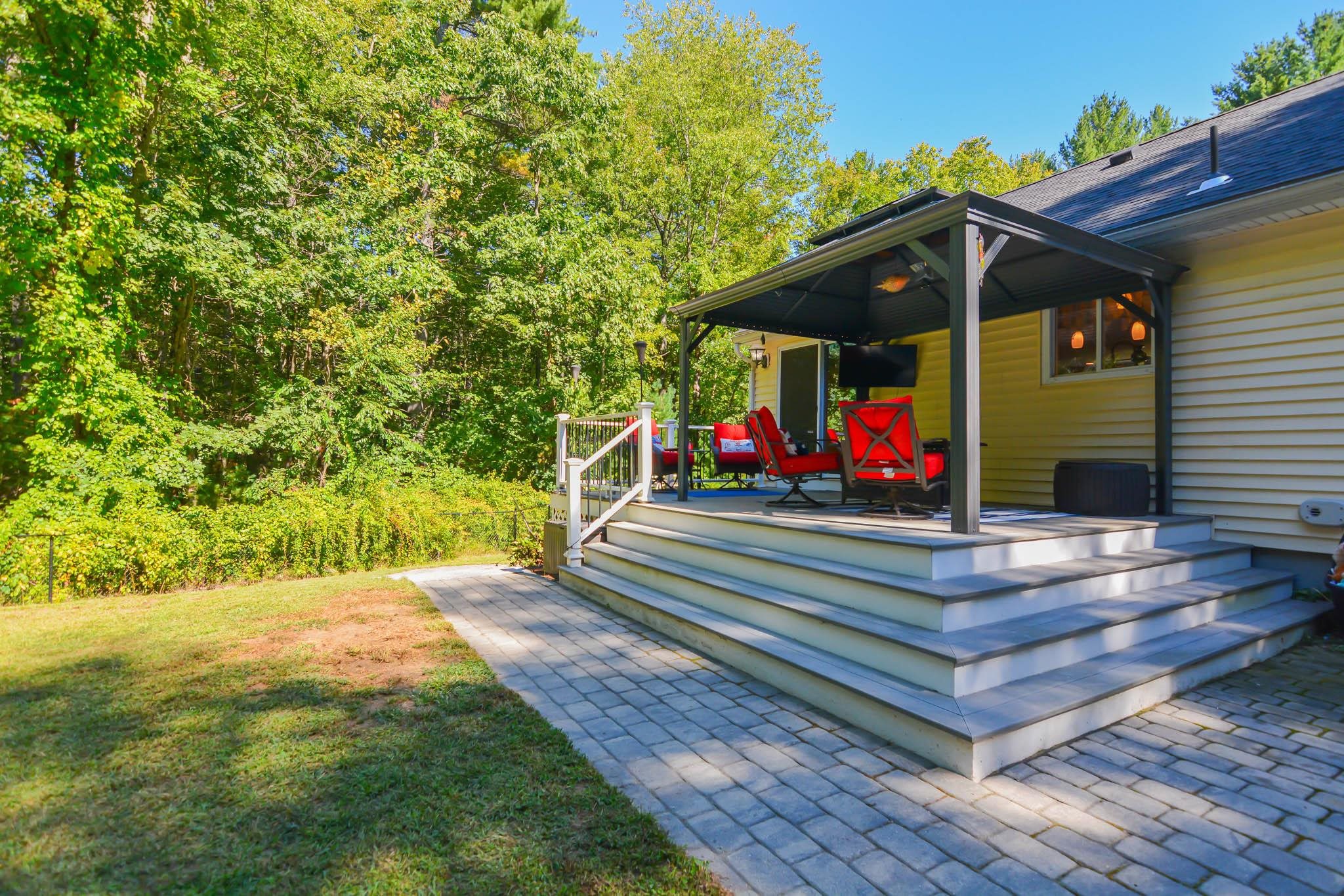 Litchfield, New Hampshire, 03054, United States, 3 Bedrooms Bedrooms, ,1 BathroomBathrooms,Residential,For Sale,1948760