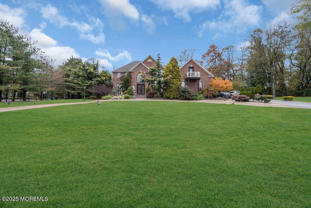 Manalapan, New Jersey, 07726, United States, 5 Bedrooms Bedrooms, ,5 BathroomsBathrooms,Residential,For Sale,1980978