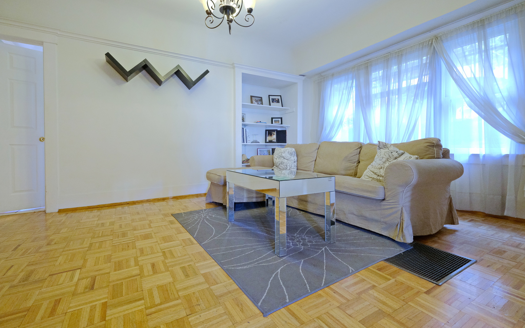 Los Angeles, California, 90007, United States, 2 Bedrooms Bedrooms, ,1 BathroomBathrooms,Residential,For Sale,1737076