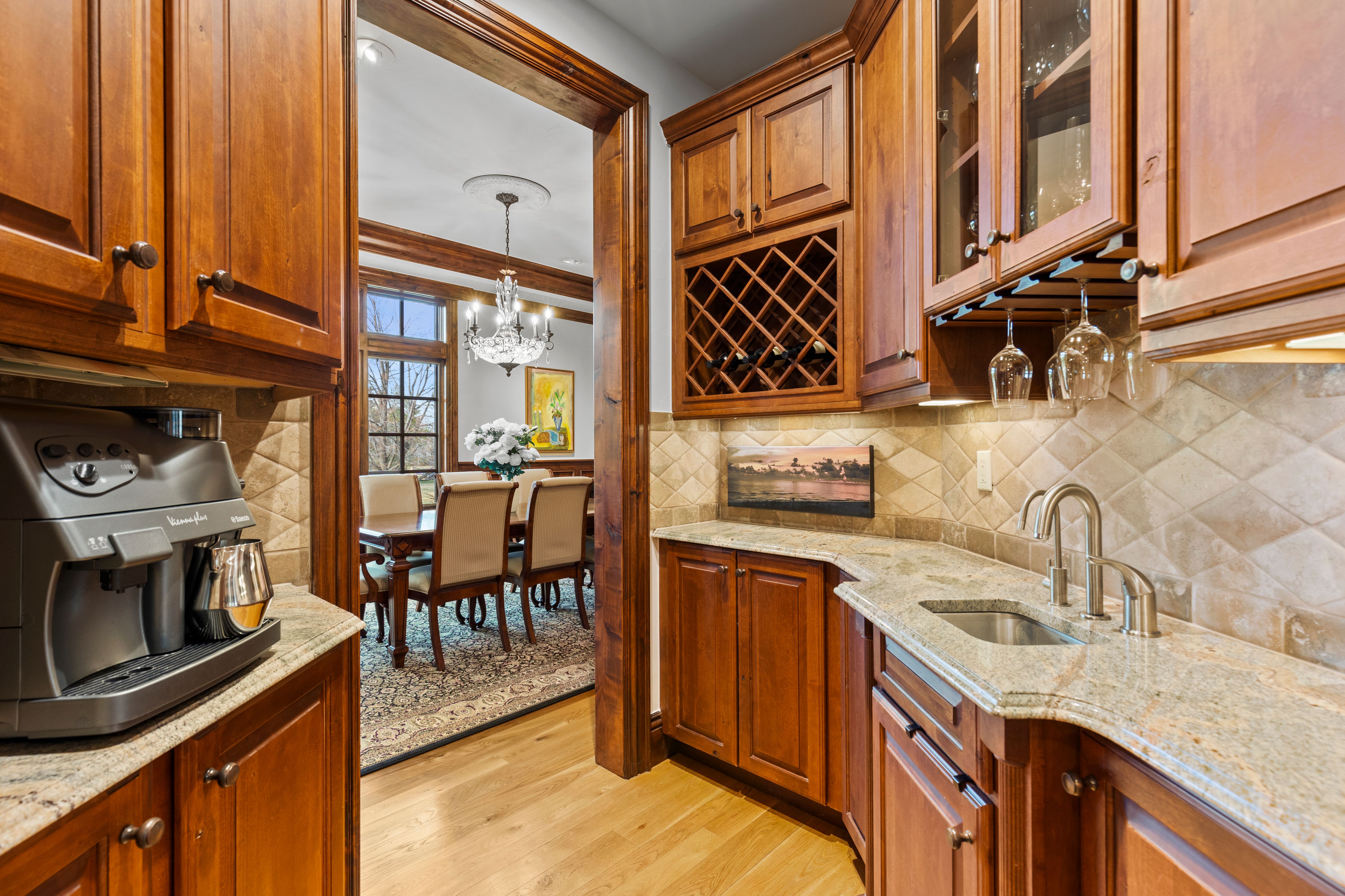  LUXURY LIVING IN LOWRY TIMELESS ENGLISH TUDOR EXPANSIVE LOT ON 6TH AVENUE PKWY - 物件實景