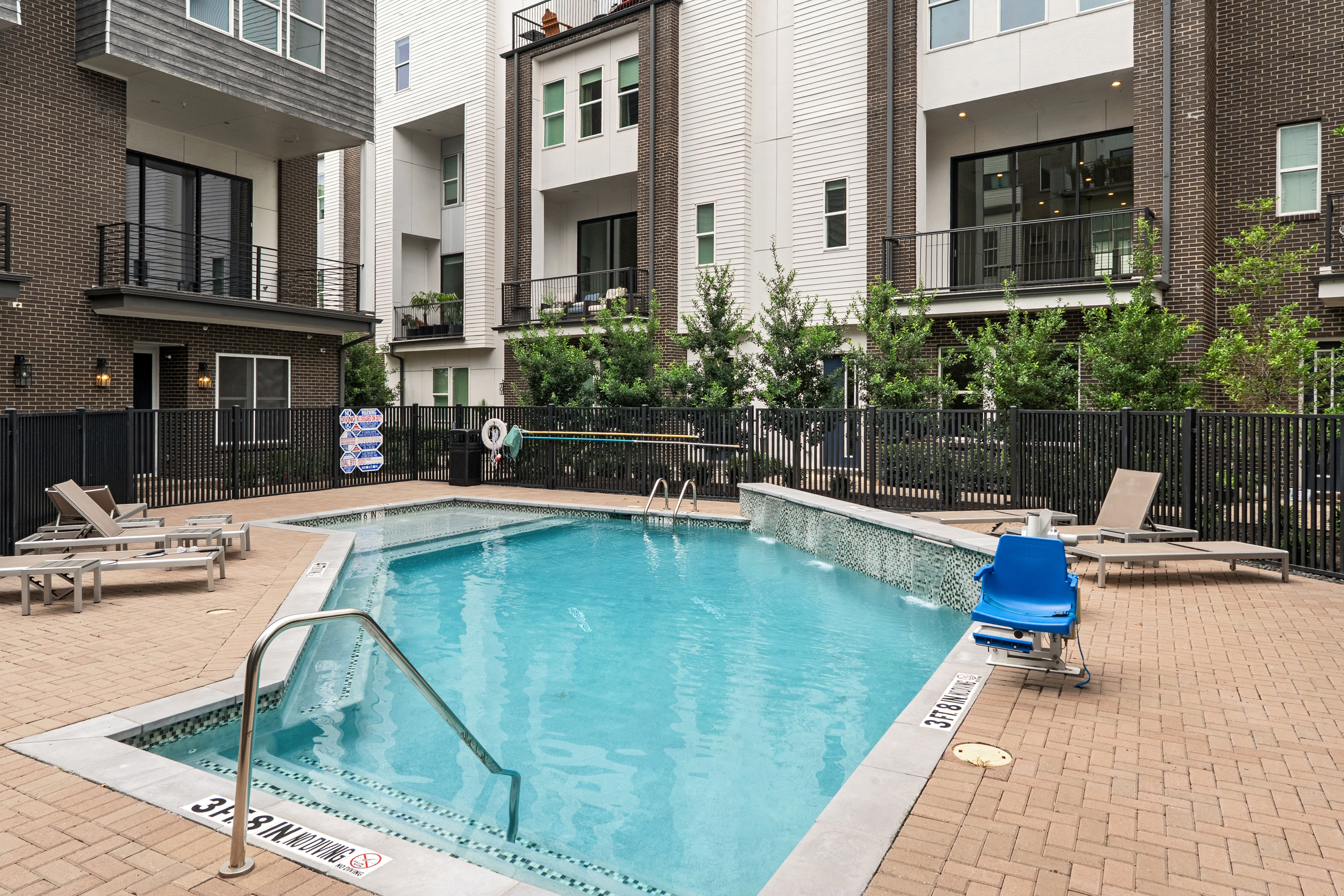  381 E. Greenbriar Lane #1001 - 物件實景