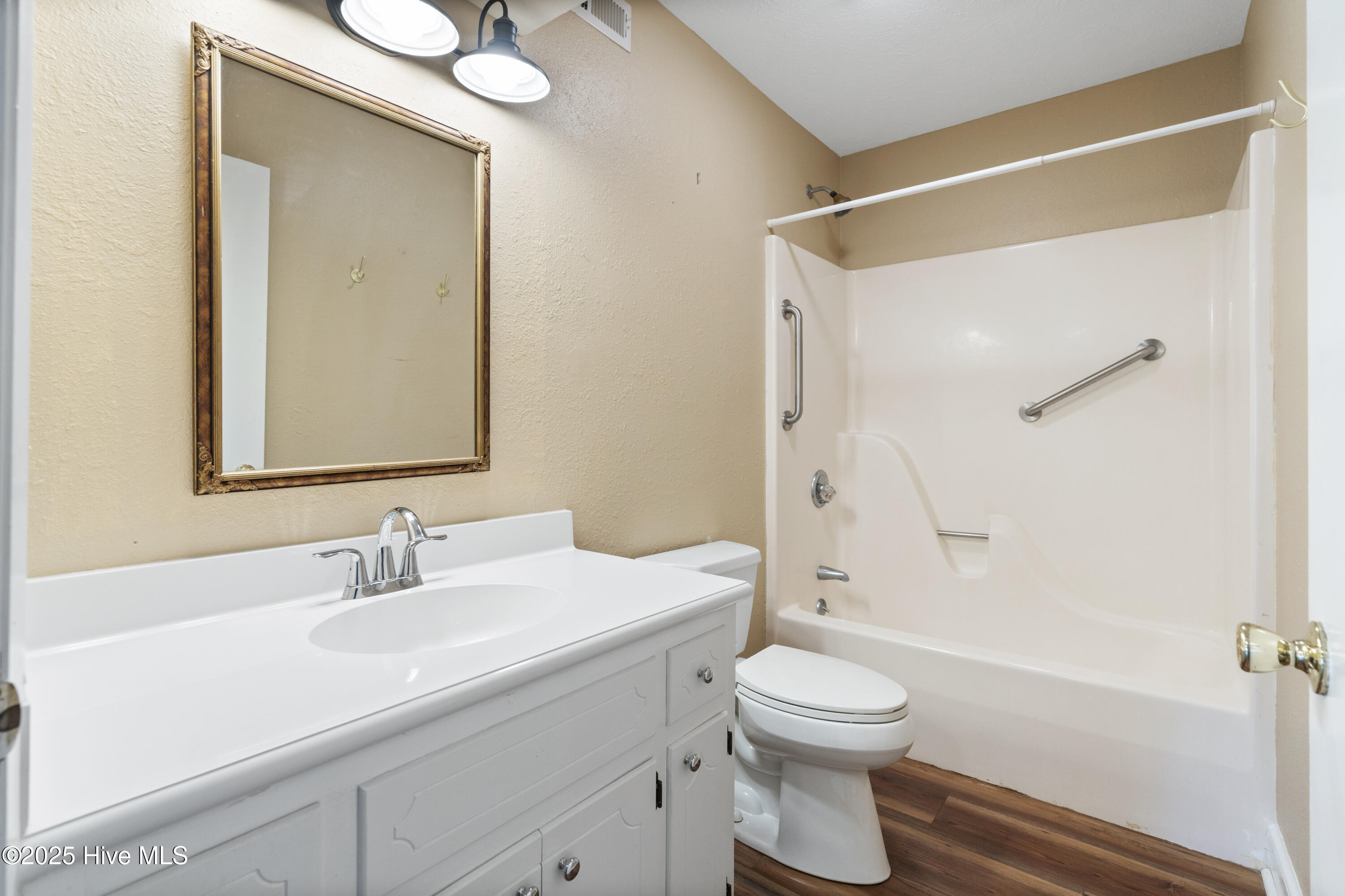 Emerald Isle, North Carolina, 28594, United States, 3 Bedrooms Bedrooms, ,3 BathroomsBathrooms,Residential,For Sale,1991113