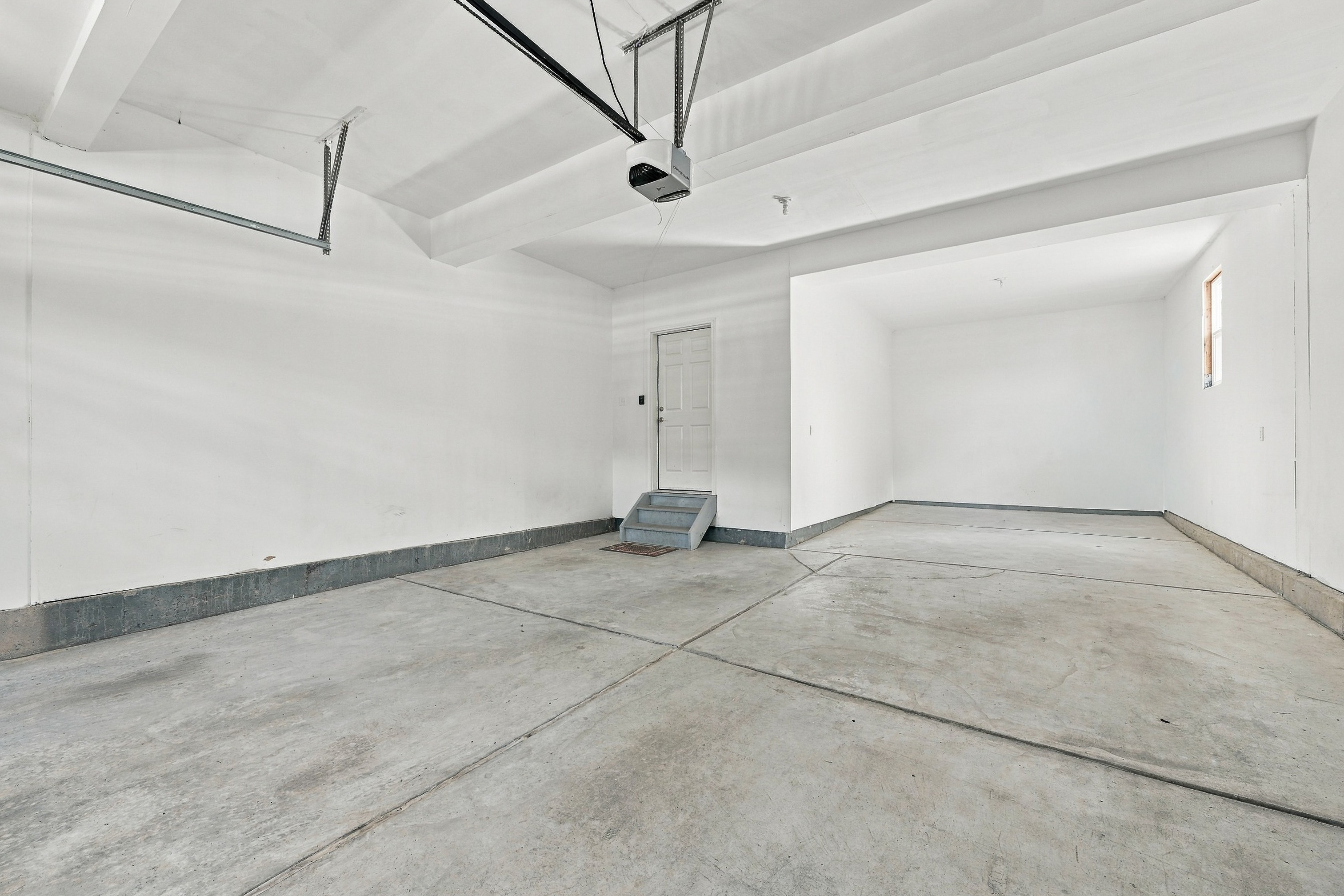 Soaring ceilings, expansive living spaces, abundant natural light - 物件實景