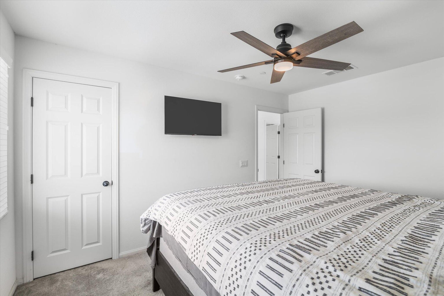 Lake Elsinore, California, 92530, United States, 3 Bedrooms Bedrooms, ,2 BathroomsBathrooms,Residential,For Sale,2007518