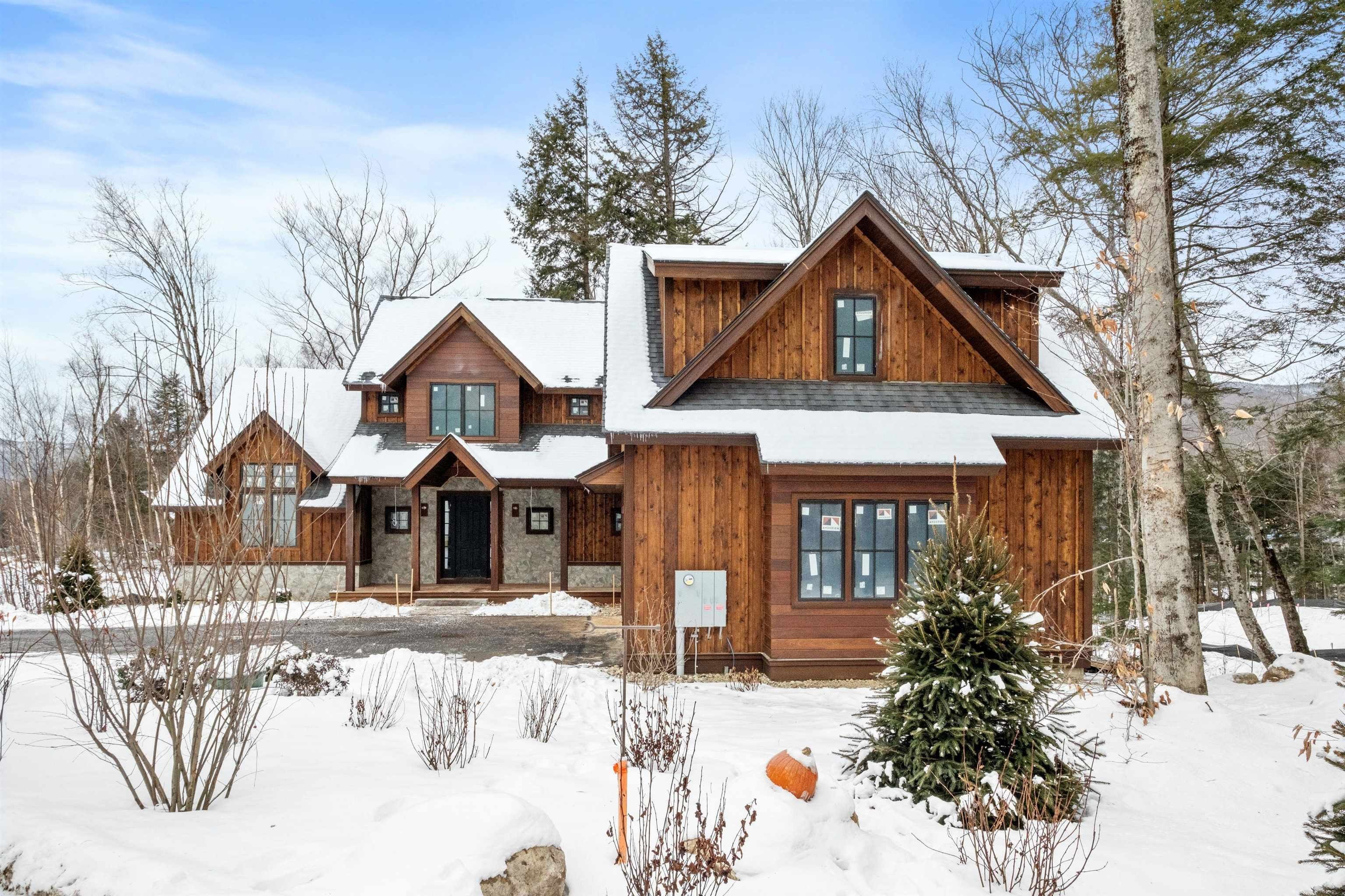 Lincoln, New Hampshire, 03251, United States, 5 Bedrooms Bedrooms, ,5 BathroomsBathrooms,Residential,For Sale,1979766