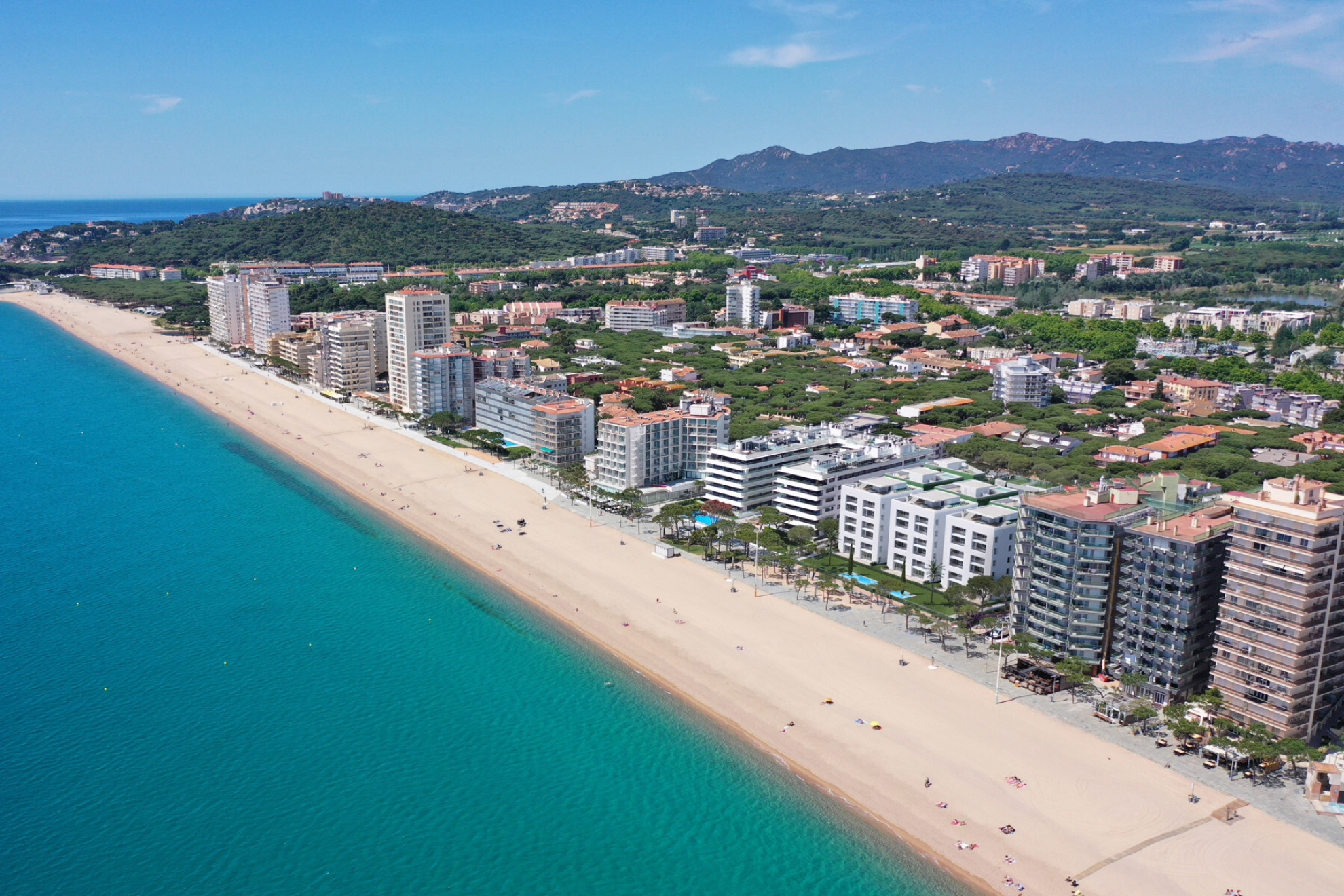  Promotion of new construction apartments on the seafront in Platja d