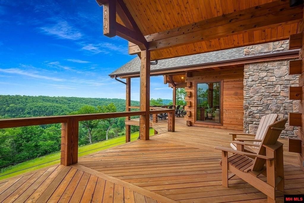 Cotter, Arkansas, 72626, United States, 4 Bedrooms Bedrooms, ,5 BathroomsBathrooms,Residential,For Sale,1976163