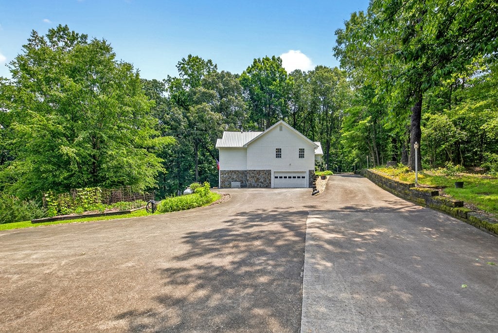 Talking Rock, Georgia, 30175, United States, 5 Bedrooms Bedrooms, ,4 BathroomsBathrooms,Residential,For Sale,1848832