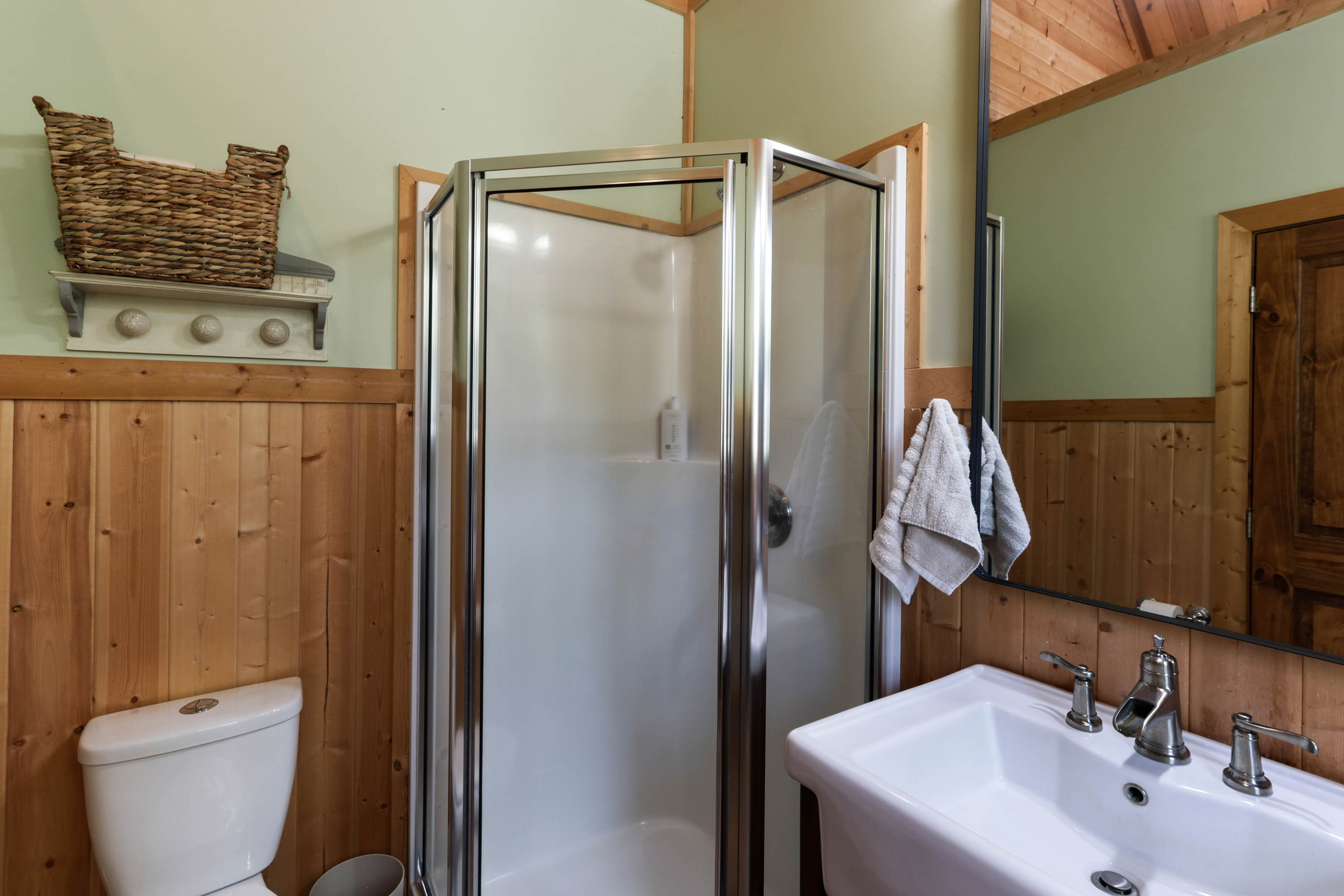 Sagle, Idaho, 83860, United States, 3 Bedrooms Bedrooms, ,3 BathroomsBathrooms,Residential,For Sale,1914269