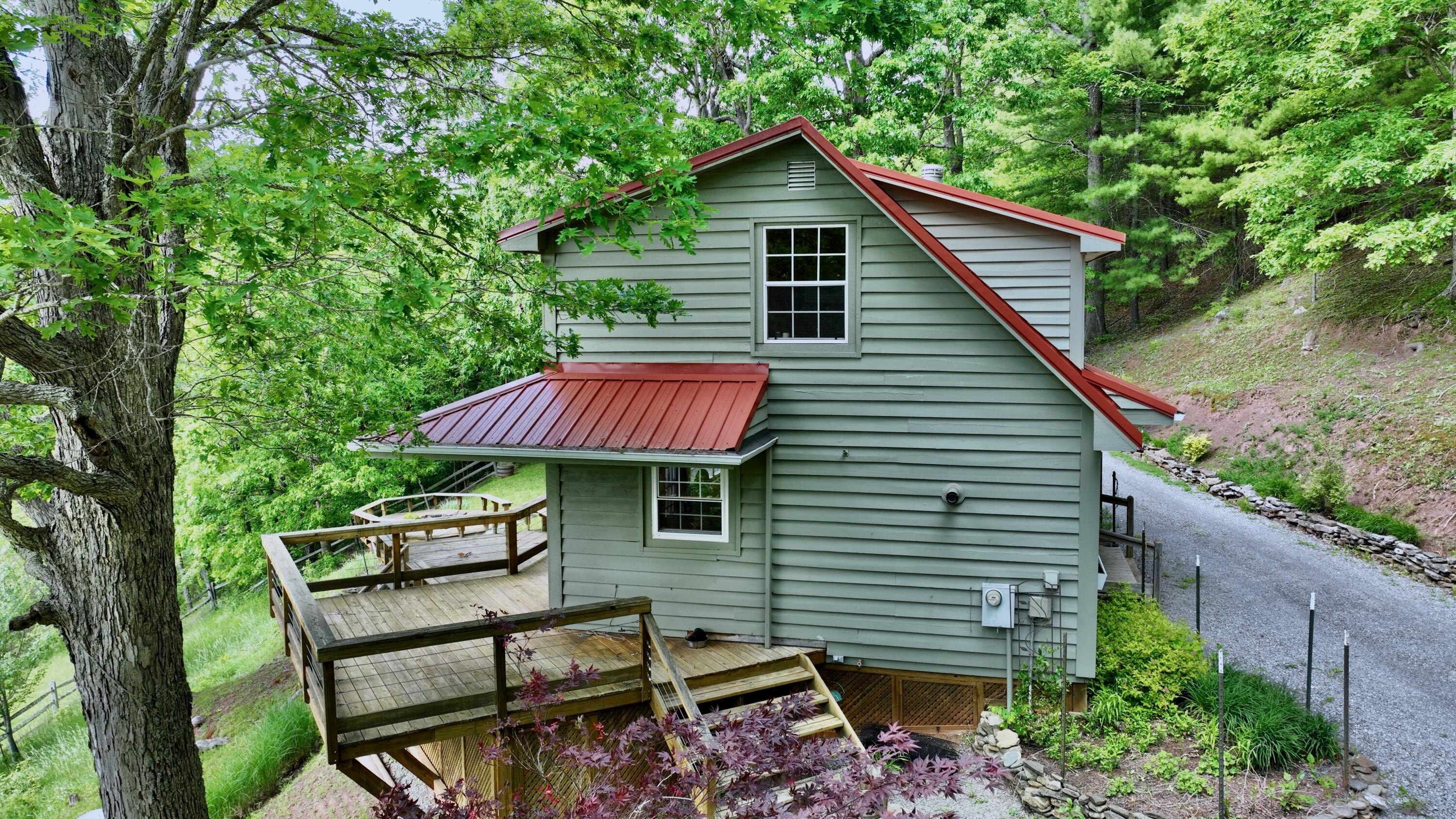 Hinton, West Virginia, 25951, United States, 3 Bedrooms Bedrooms, ,2 BathroomsBathrooms,Residential,For Sale,1847194