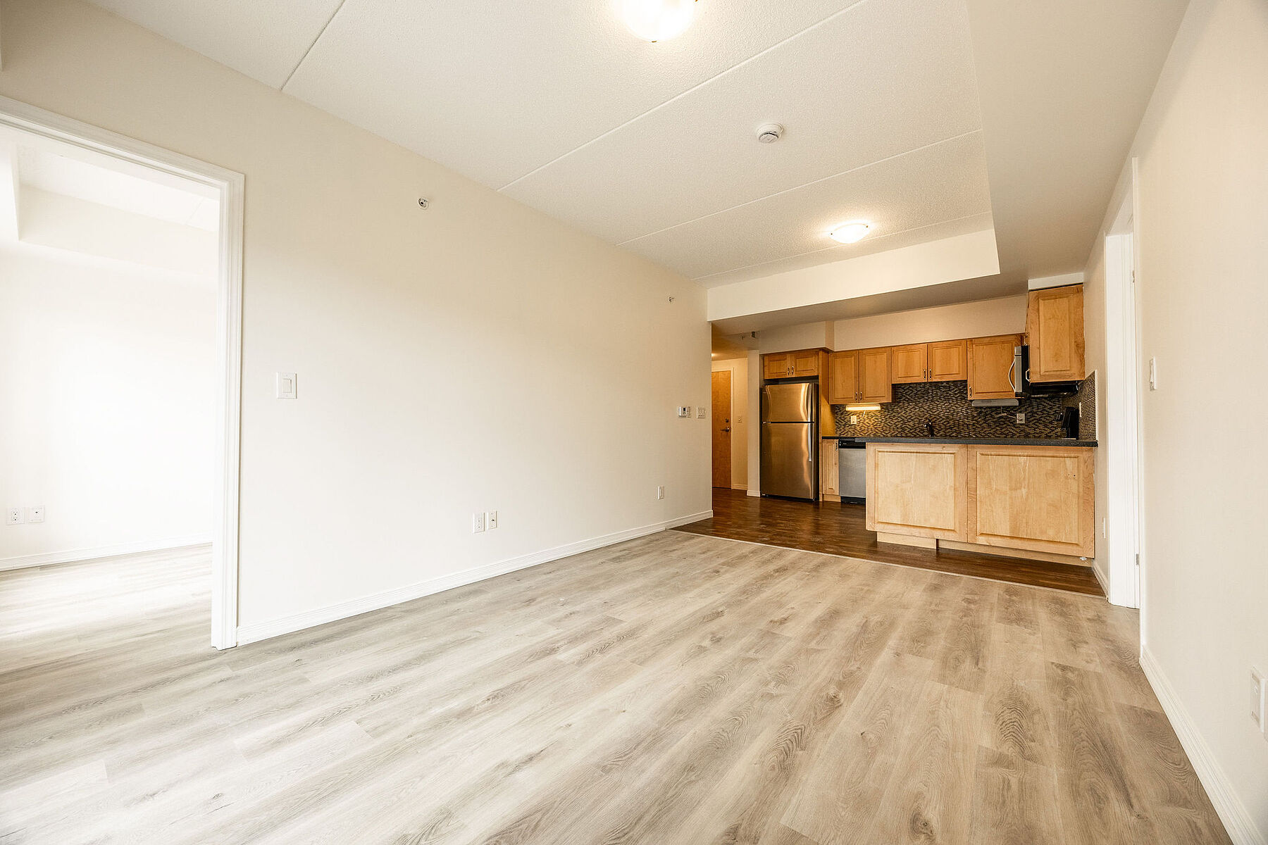  Open Concept Living Space - 物件實景