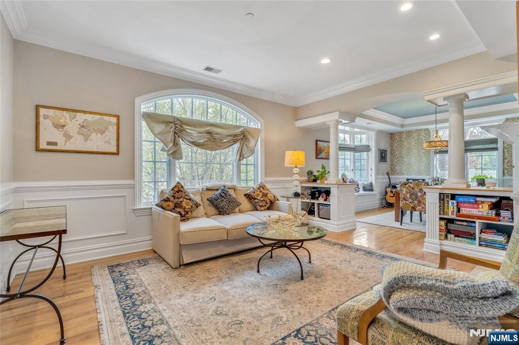 Morristown Town, New Jersey, 07960, United States, 2 Bedrooms Bedrooms, ,3 BathroomsBathrooms,Residential,For Sale,1993280